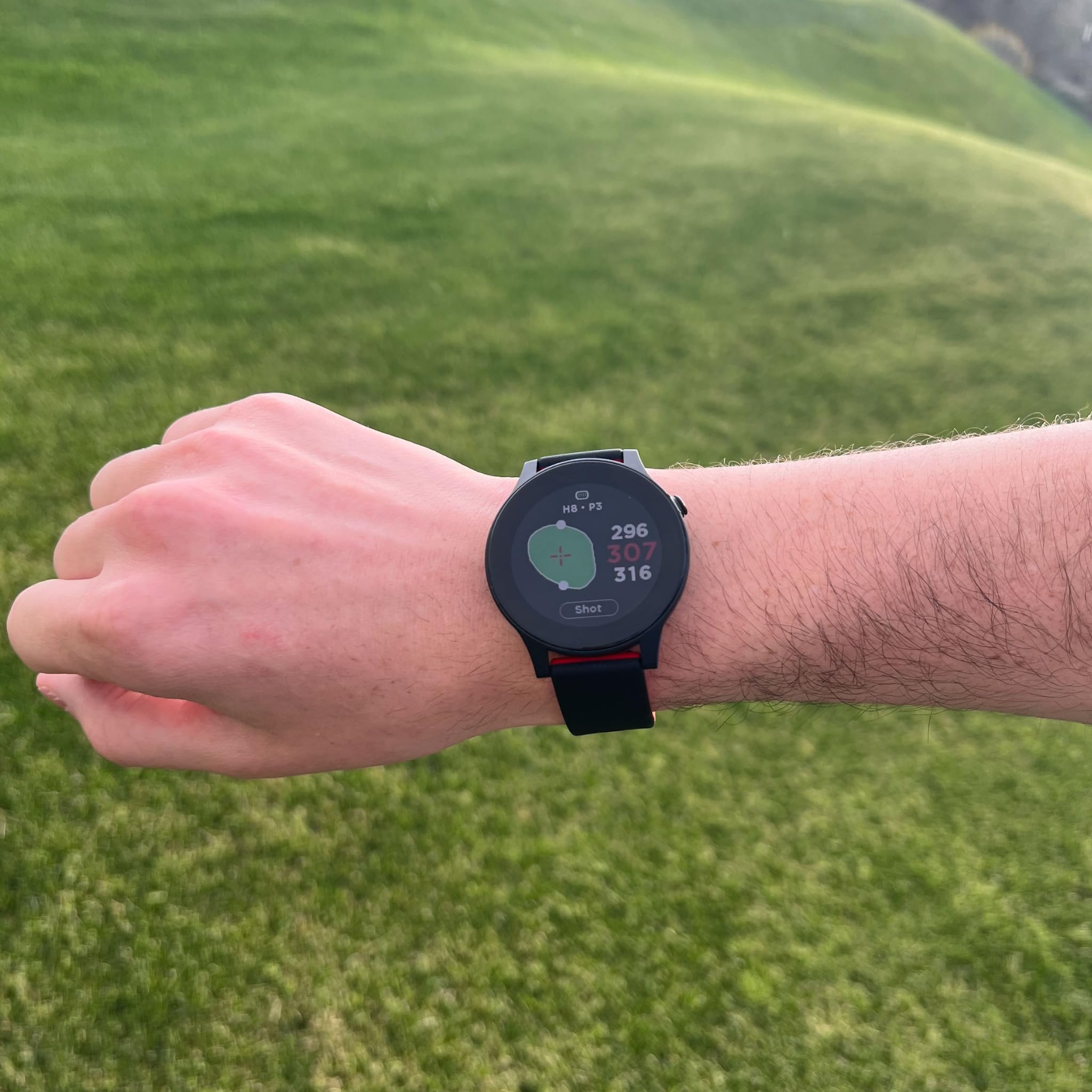 Rad Watch+ Montre GPS de golf avec suivi de tir, vue verte, positionnement dynamique des broches, étanchéité IPX7 et plus de 40 000 parcours