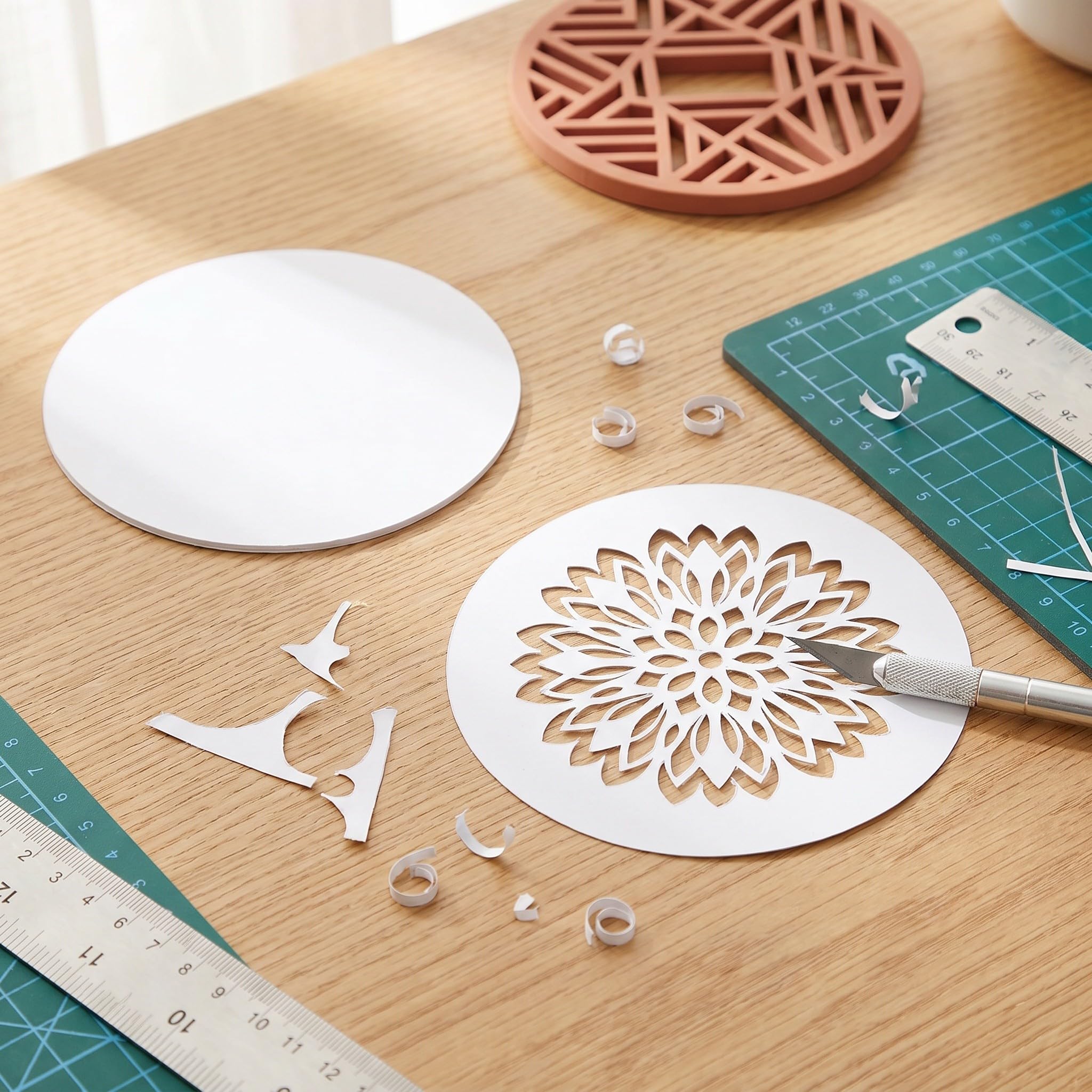 Lurrose 80 cartes rondes vierges pour loisirs créatifs, en carton épais de 15 cm de diamètre, prédécoupées en forme ronde (92 lb/250 g/m²), idéales pour les fournitures scolaires et de