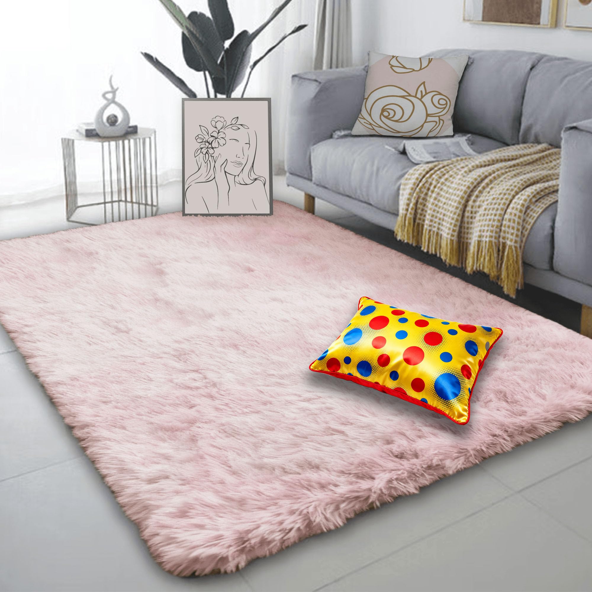 Tapis de salon 220 x 240 cm à poil long pour créer un coin lecture cocooning sous le canapé