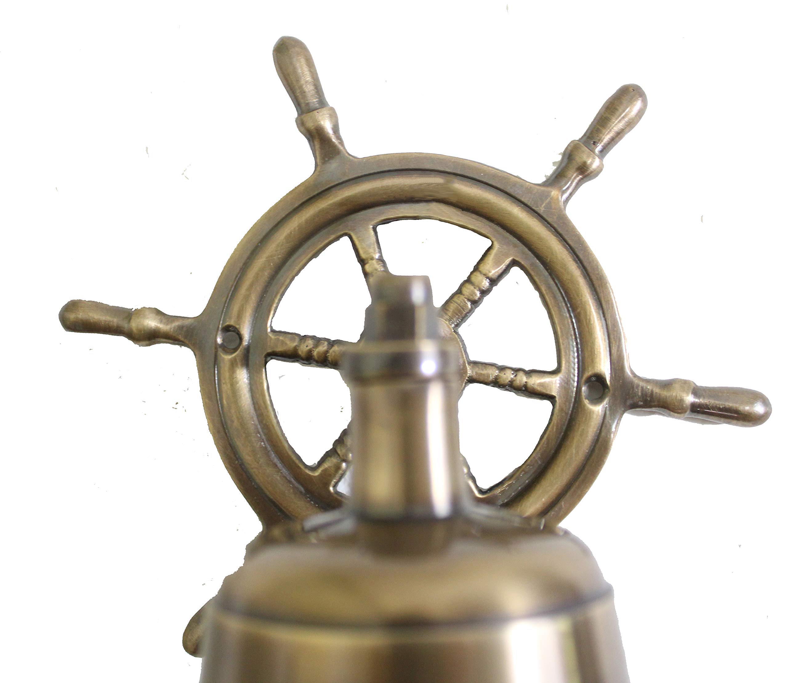 Campana de latón bruñido con timón y cordón para colgar en la pared. Decoración marítima para los amantes de los barcos.