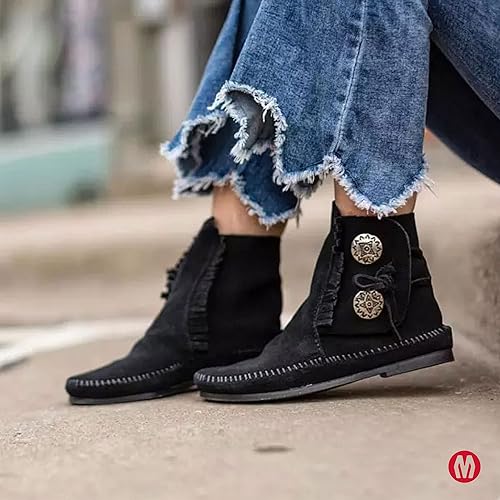 Miniatura 6 de Minnetonka Botas de suela dura de 2 botones para mujer, Marrón (Brown Suede), 0