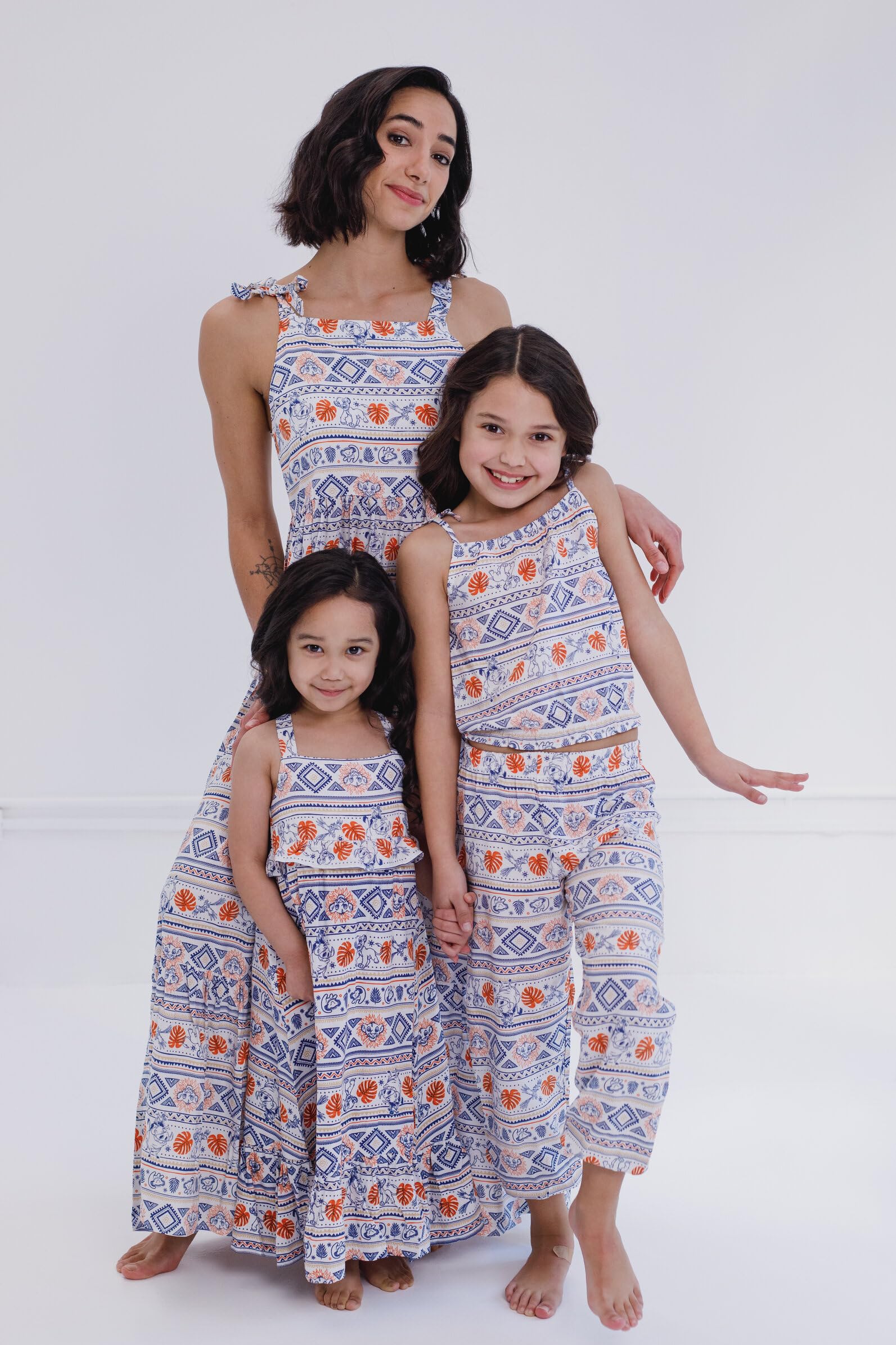 Disney Tutina coordinata con stampa geografica Re Leone Mommy & Me, maxi vestito e pantaloni, per neonati e adulti