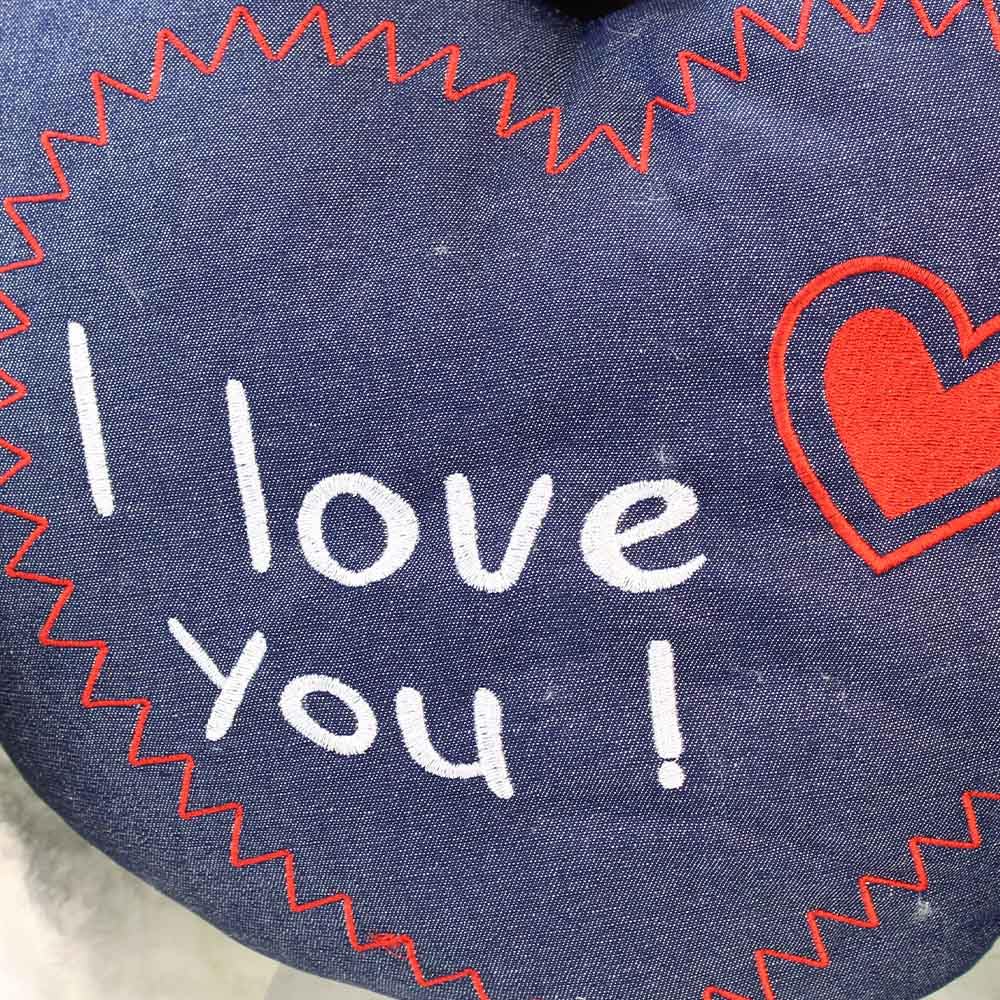 BEMIRO Teddybär mit Jeansherz XXL, ca. 80 cm, Weiß, Plüschtier | Glitzernde Kunststoffaugen, Gesticktes I Love You, Weiches Plüschmaterial, Rote Herzdetails, Ab 0 Jahren geeignet
