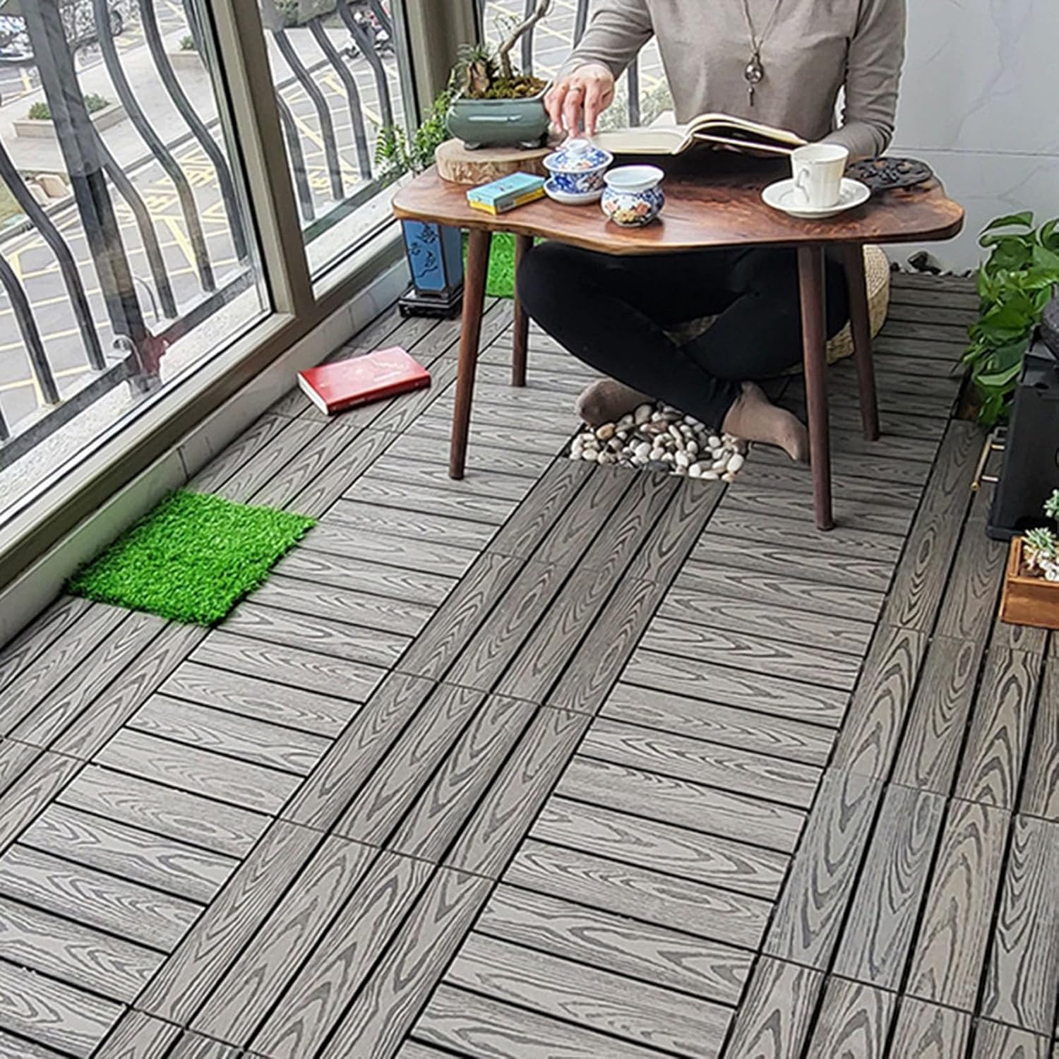 Piastrelle per esterni – legno ad incastro, durevoli e resistenti alle intemperie, motivo goffrato per balcone e patio