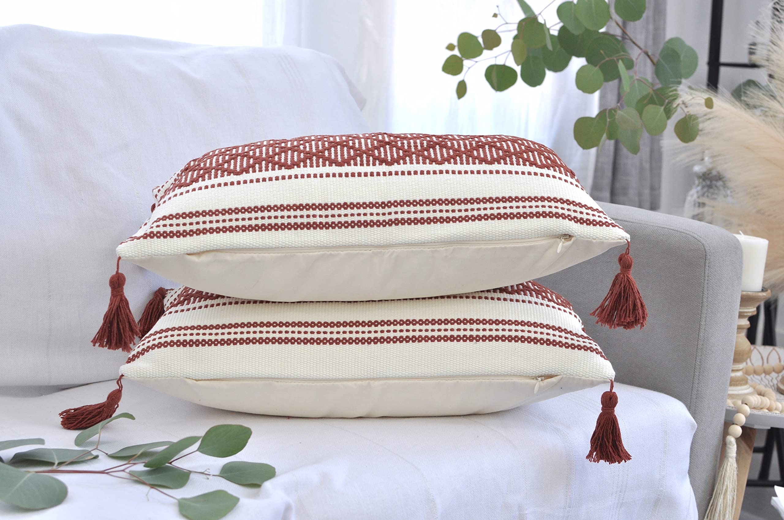 Federe decorative per cuscini in stile bohémien con nappe (marrone e bianco sporco, 50,8 x 50,8 cm, confezione da 2), federe per cuscini di design per divano, letto/fattoria in tessuto di cotone,