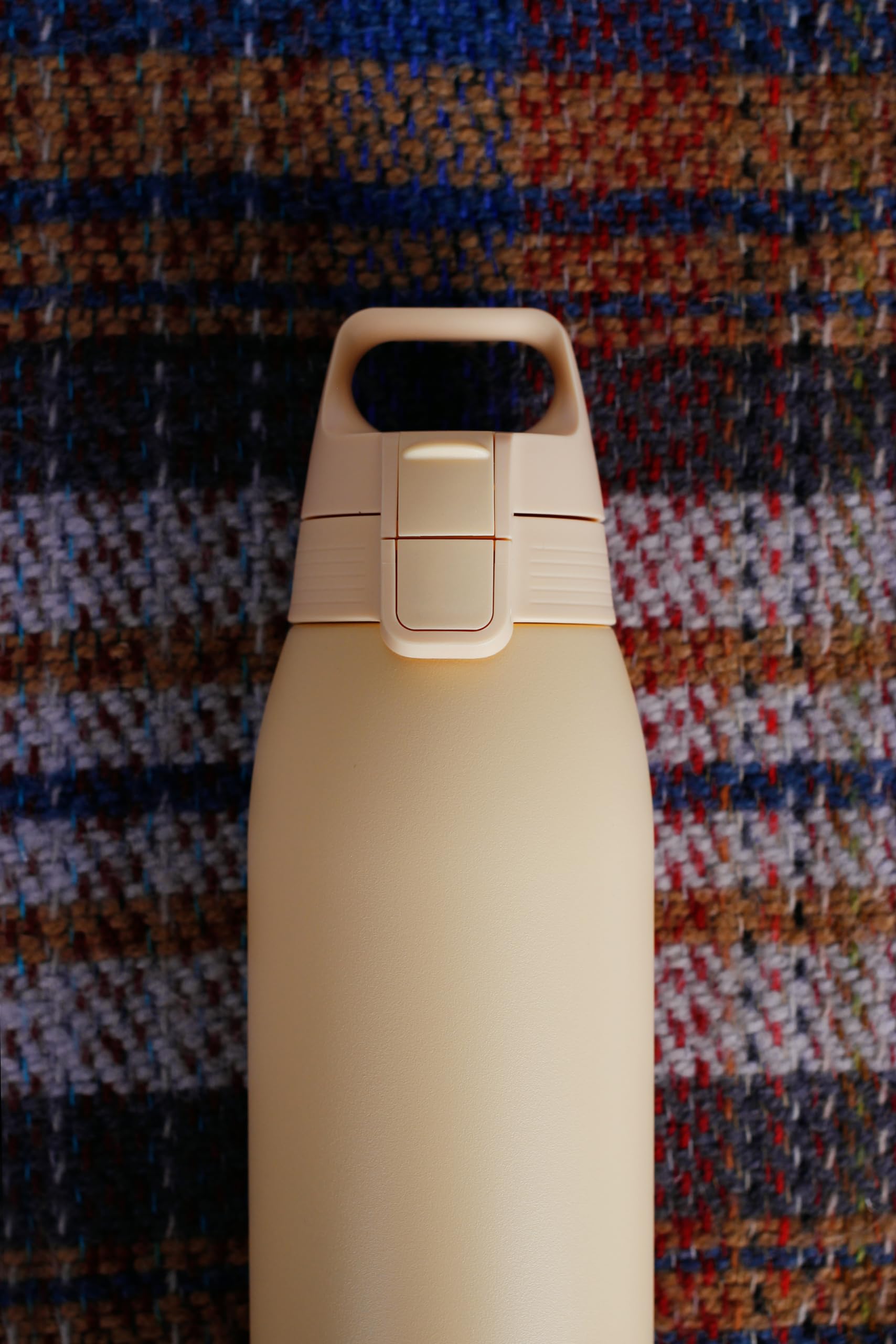 SIGG - Gourde Isotherme 1L - Shield Therm One Opti Yellow - Rando, Fitness, Yoga - Convient Aux Boissons Gazeuses - Étanche - Passe Au Lave Vaisselle - Sans BPA - Acier Inoxydable 90% Recyclé - Jaune
