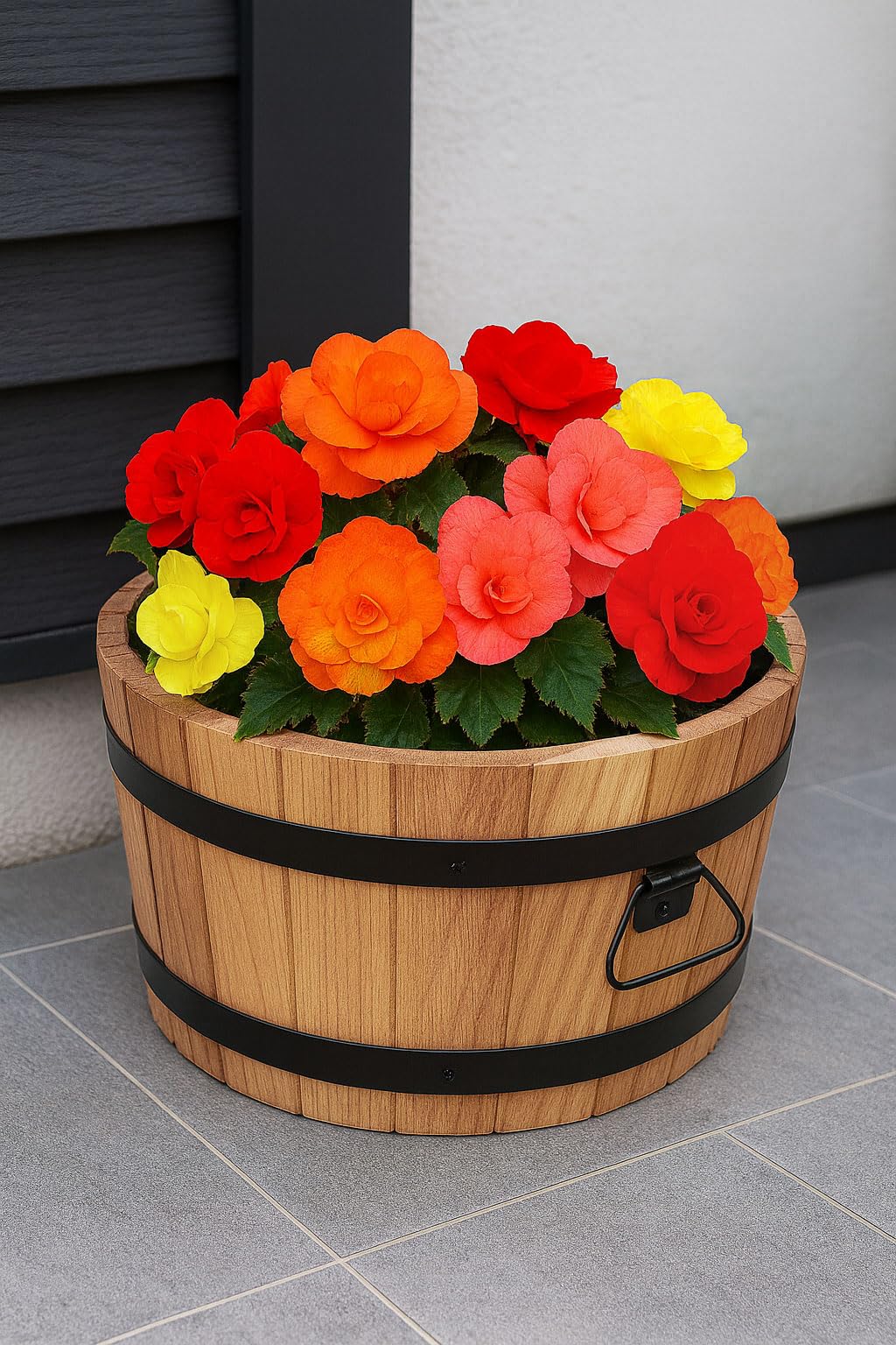 Großer Eichen Holz Blumentopf Runder Garten Pflanzkübel mit Metallringen, Dekoratives Holzfass als Pflanztopf – Wetterfeste Blumenkübel für draußen, Balkon, Terrasse & Garten (Ø50 x H31)