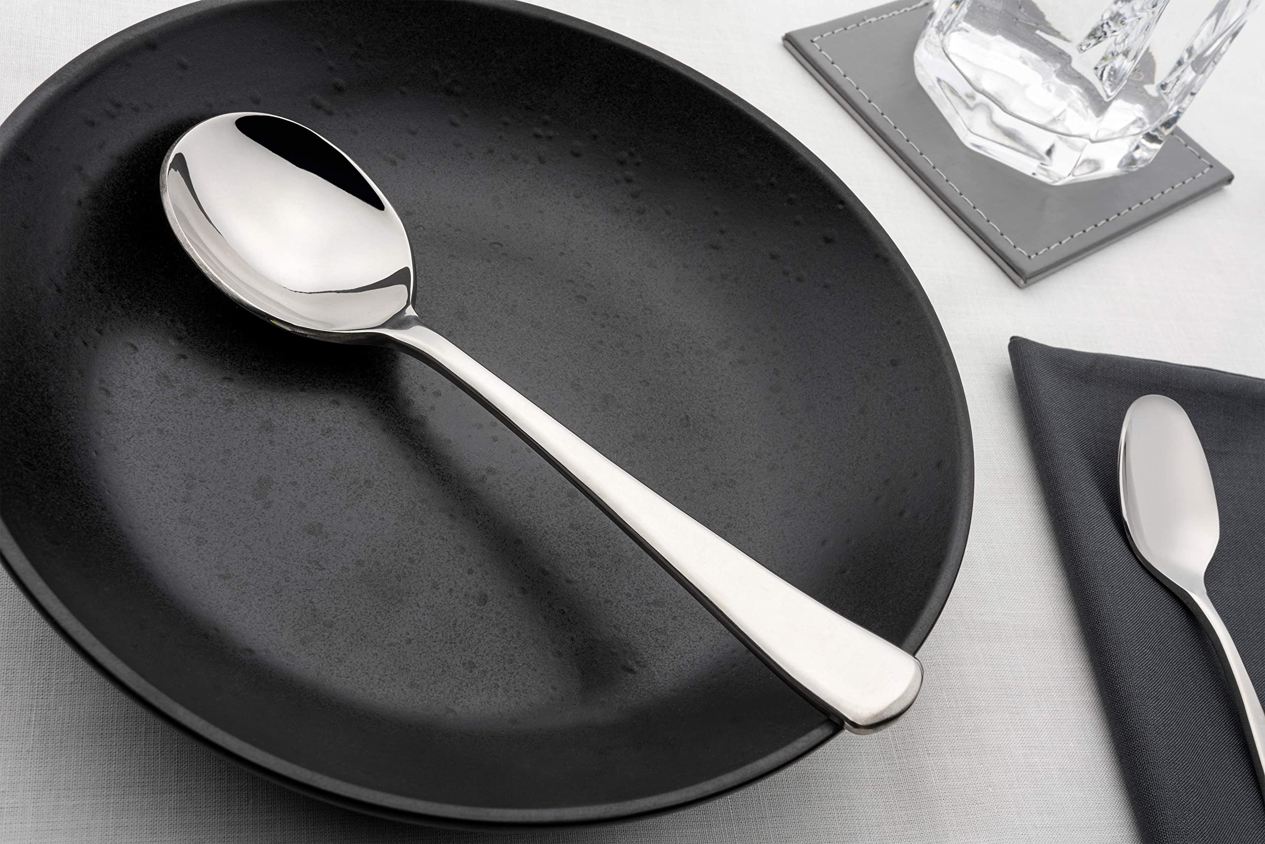 Rockingham Forge Designer Collection Jubilee - Set di 12 coltelli da tavola in acciaio INOX 18/10 forgiato, 225 mm, finitura lucida
