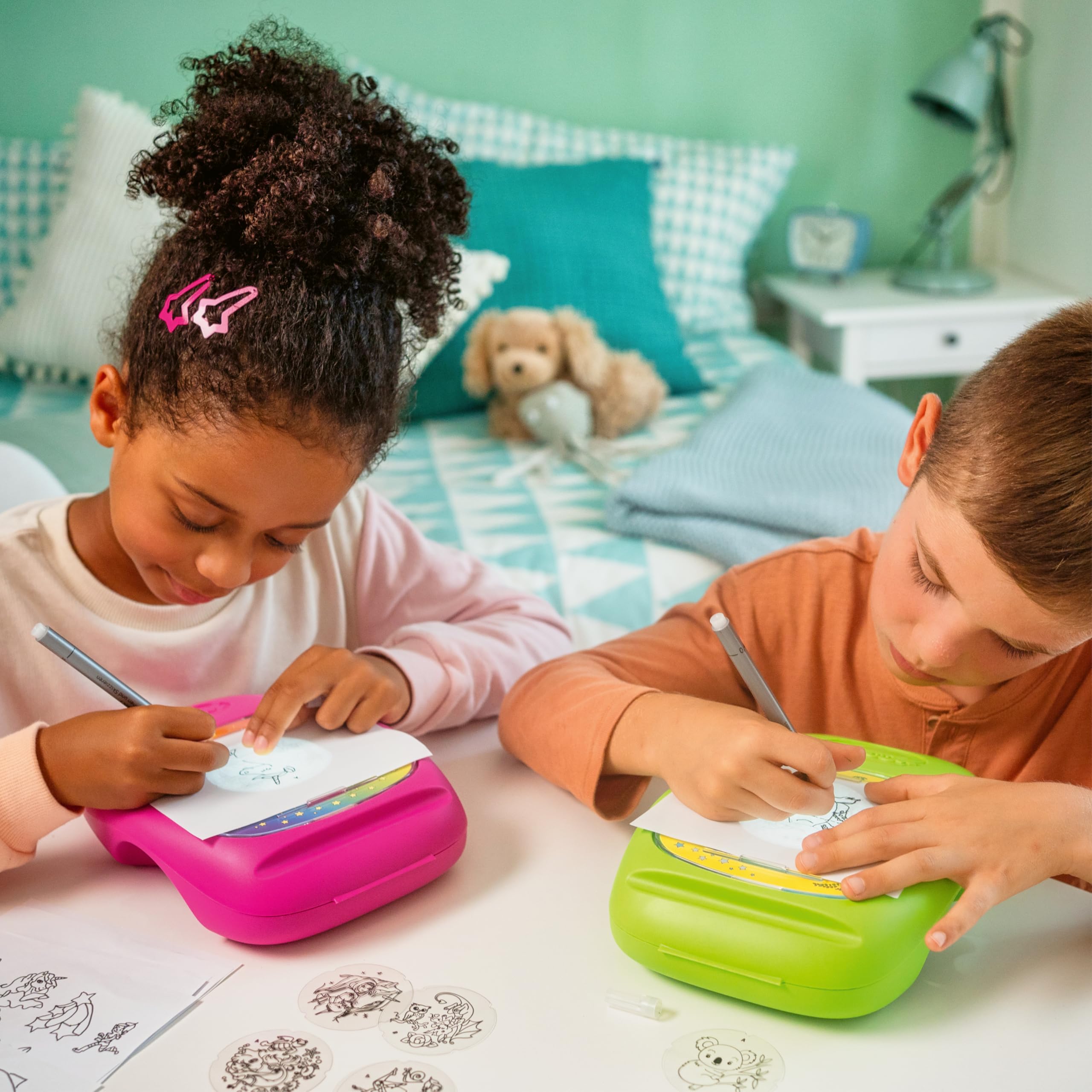 Ravensburger Xoomy Midi Magical Universe - Projektor zum Zeichnen toller Motive für Kinder ab 6 Jahren, kreatives Zeichnen und Malen für Mädchen und Jungen - 18146