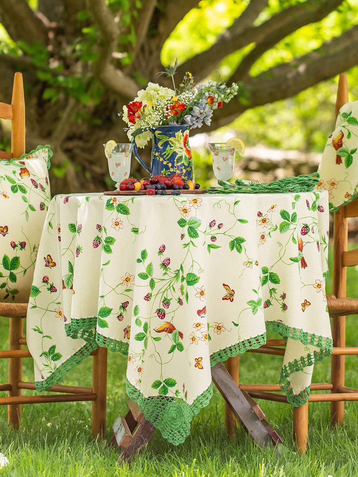 April Cornell Cream Strawberry Fields with Crochet Trim 54 x 54 Inch Square 100% Cotton Tablecloth - Seats 4