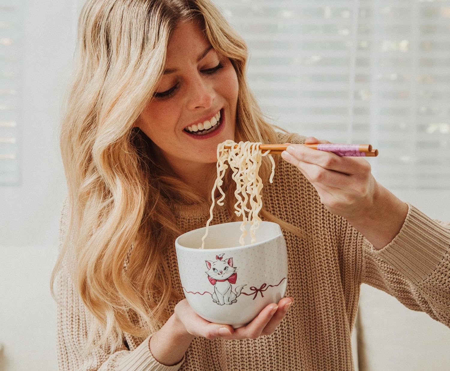 Silver Buffalo Disney The Aristocats Marie Ceramic Dinnerware Set | Includes 20-Ounce Ramen Noodle Bowl and Wooden Chopsticks