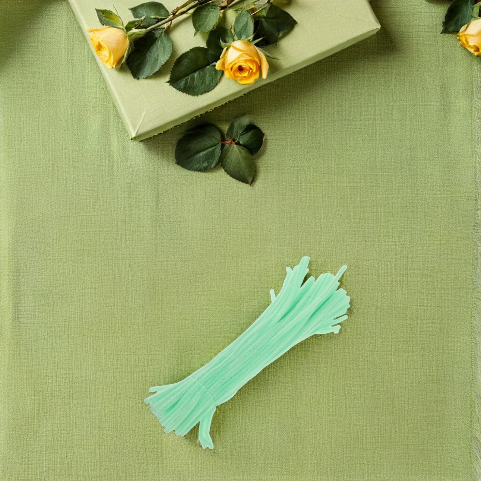 Scovolini Ciniglia per Bricolage 600 Pezzi Verde Chiaro | Peluche e Metallo, Fili Flessibili per Lavori Creativi, Adatti a Casa e Aula, per Adulti e Bambini