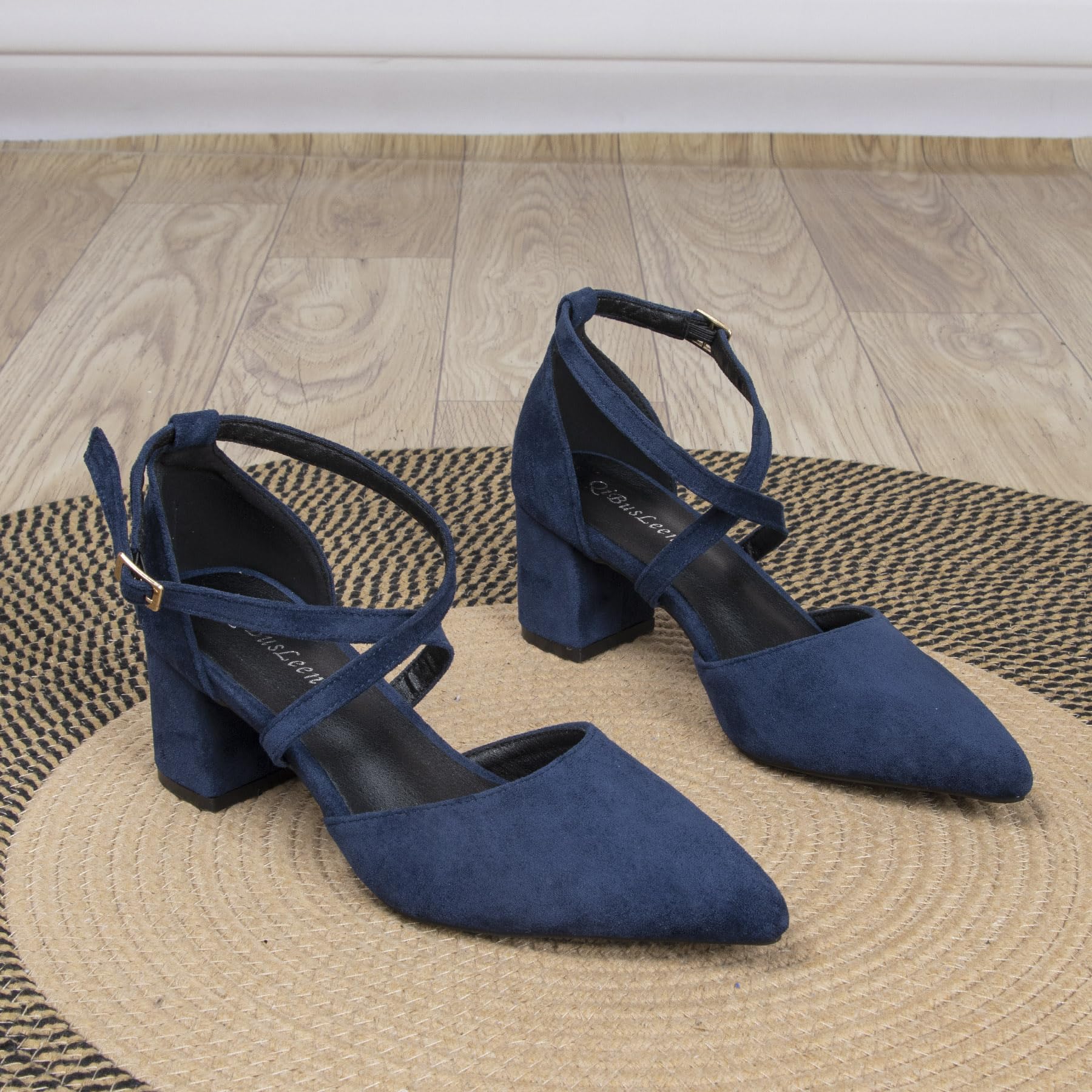 Cross Strappy Heels für Frauen Spitze geschlossene Zehe Knöchelriemen D'Orsay Pumps 2 Inch Low Chunky Block Suede PU Leder Heels Bequem Dressy Formal Schuhe