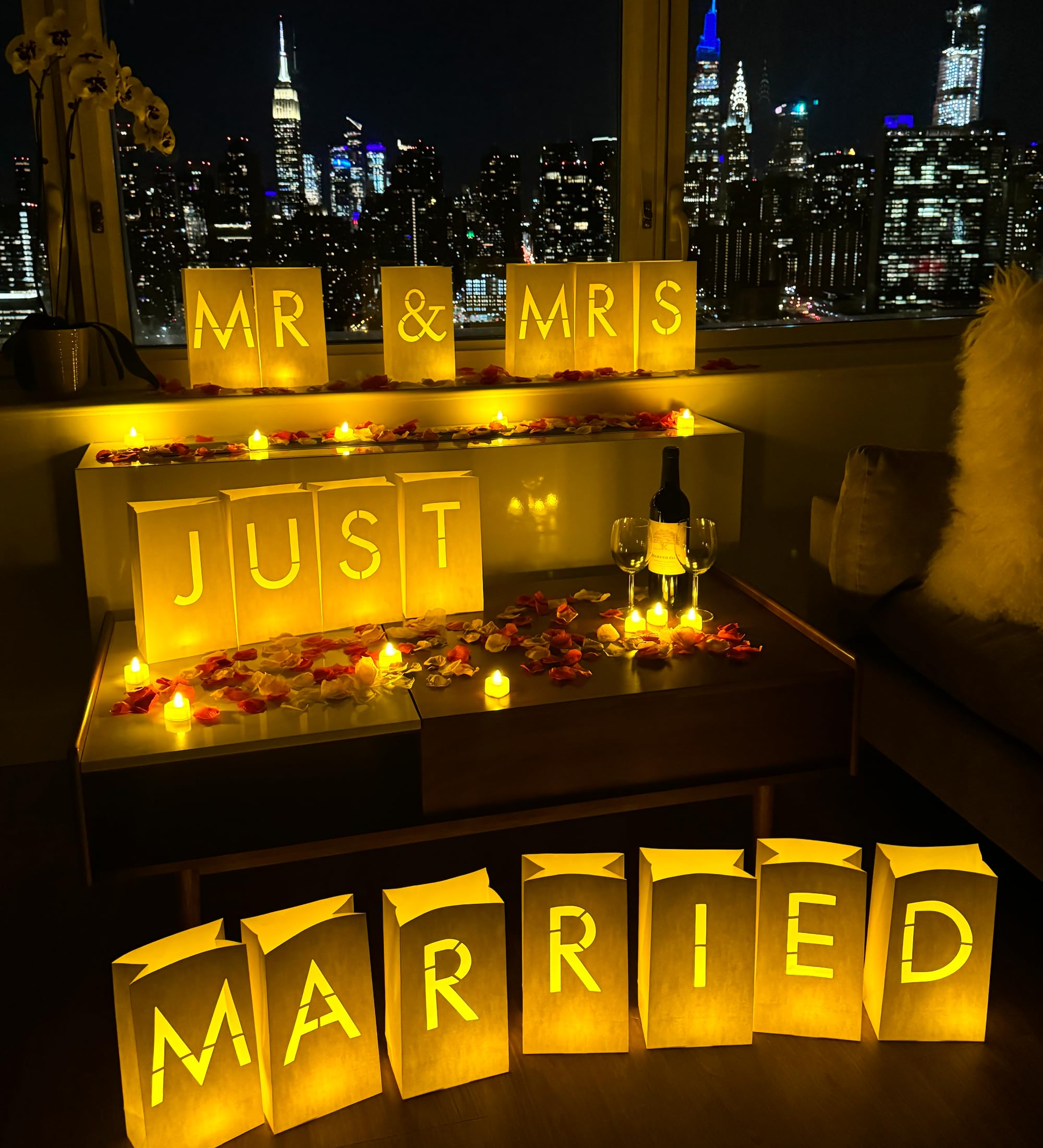 WYMM "MR & MRS" Leuchtbuchstaben mit LED-Lichtern und Rosenblüten im Lieferumfang enthalten. Leuchtende Papiertüten als Hochzeitsdekoration für den Empfang oder als Geschenk für die Hochzeitsreise