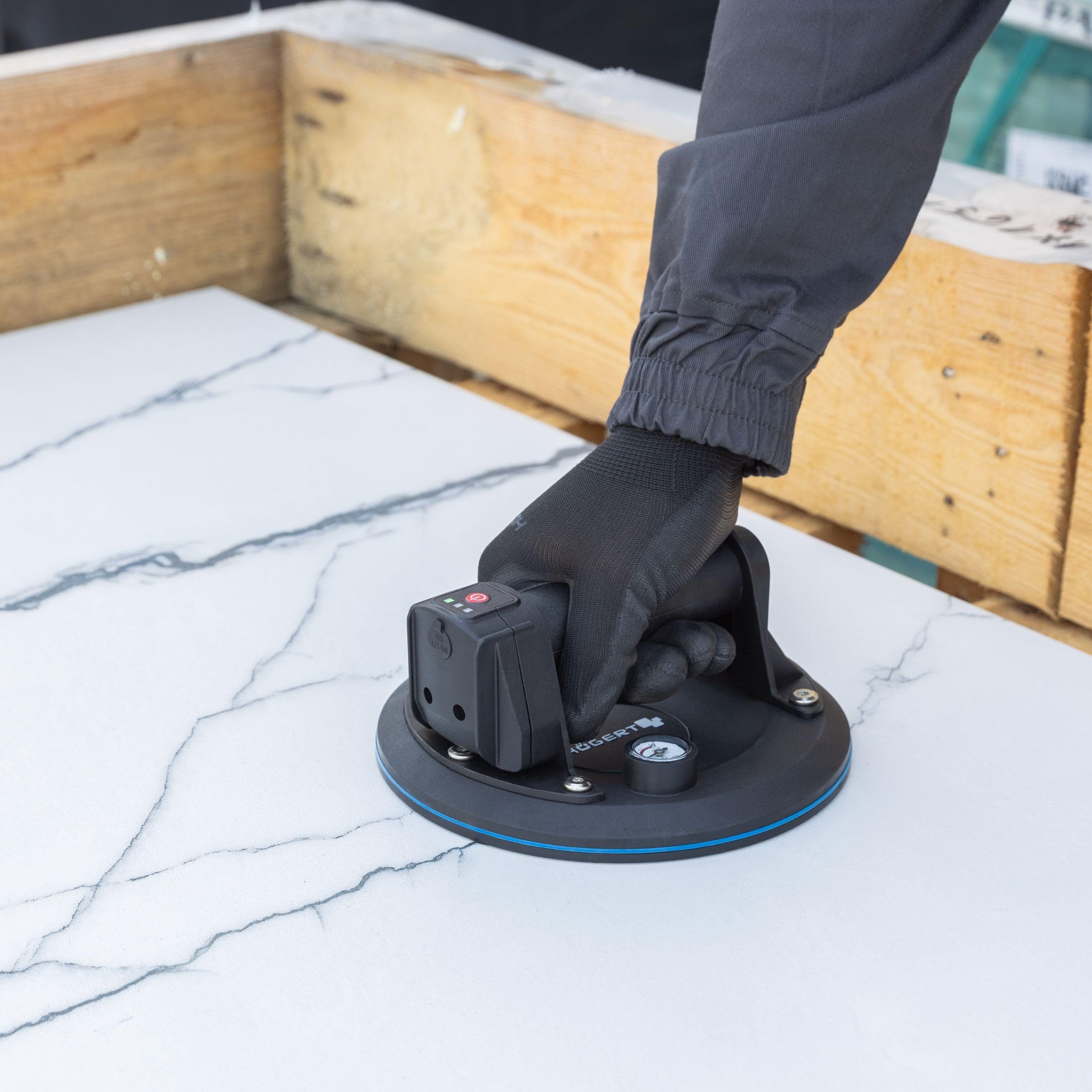 HÖGERT TECHNIK - Ventosa a batteria da 200 mm con manometro, aspirapolvere a batteria Heavy Duty, carico: 150 kg, la ventosa viene utilizzata per il trasporto di vetrate, oggetti lisci e piastrelle in