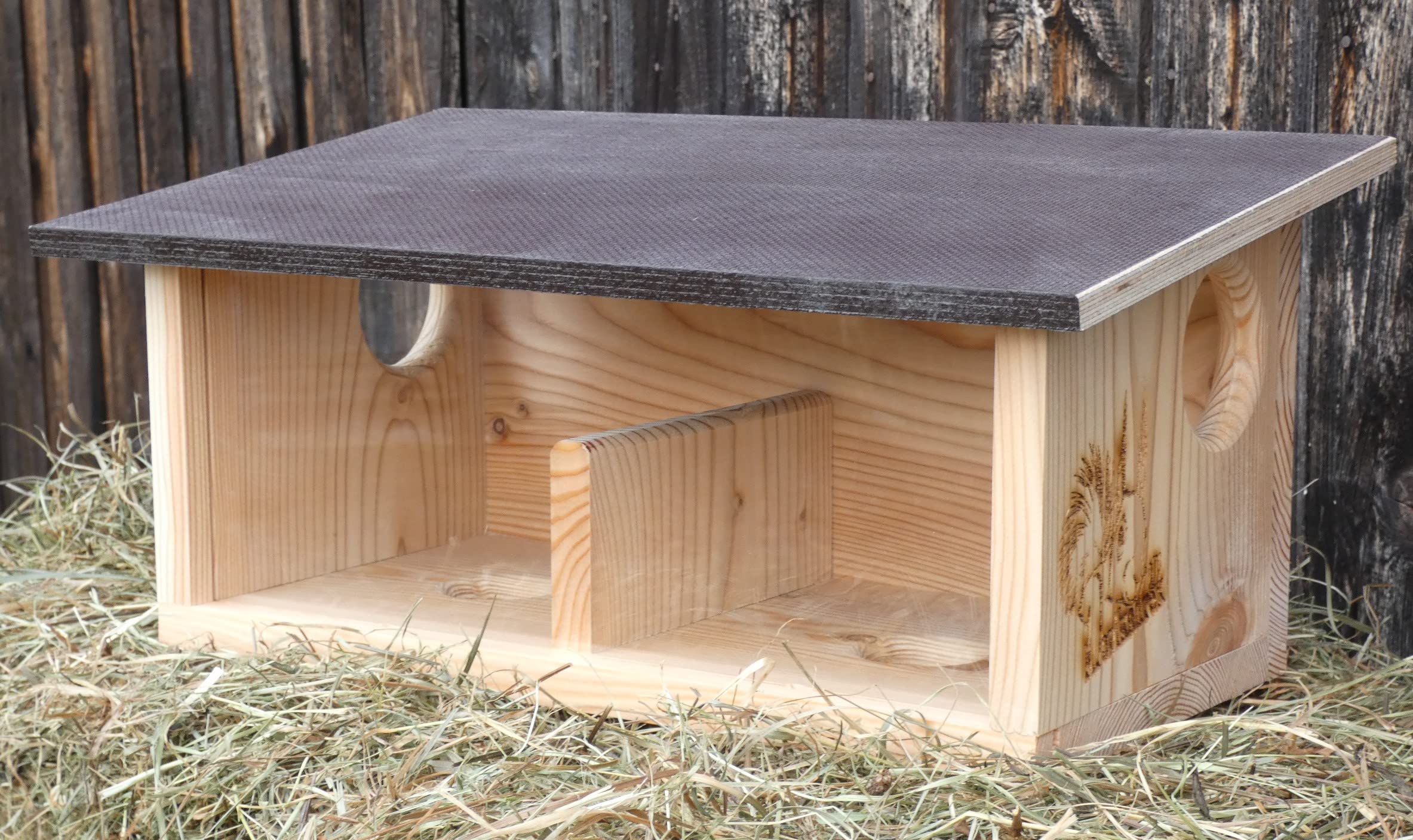 XXXL Eichhörnchen Futterhaus aus hochwertigem Lärchenholz, deutsches Qualitätsprodukt, von Hand gefertigt im Bayerischen Wald zum Stellen oder aufhängen