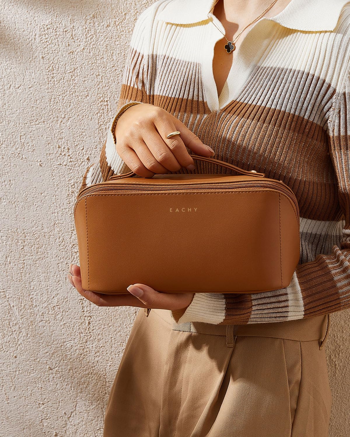 EACHY Kosmetiktasche Damen, PU-Leder Make up Tasche mit Transparenten Trennern, wasserdichte Reise Schminktasche mit Griff, Luxus Kulturbeutel für Frauen oder Geschenkidee (Brown, Mittelgröße)