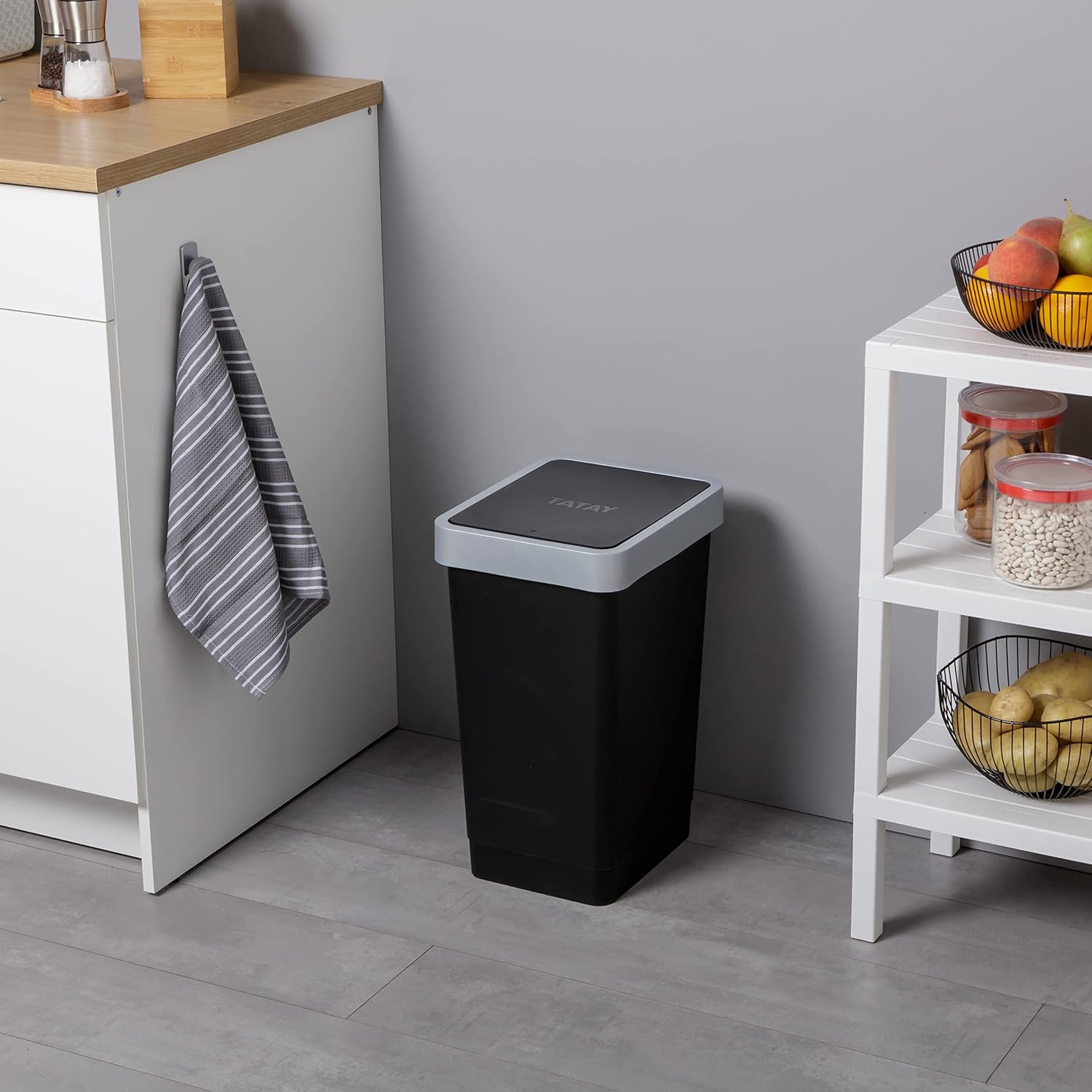 TATAY Smart 25L Rubbish Bin Kitchen with Swing Lid | Compact and Functional | Indoor and Outdoor Use | Fits 30L Bags | BPA-Free Durable Plastic | 26x34x47cm, Black