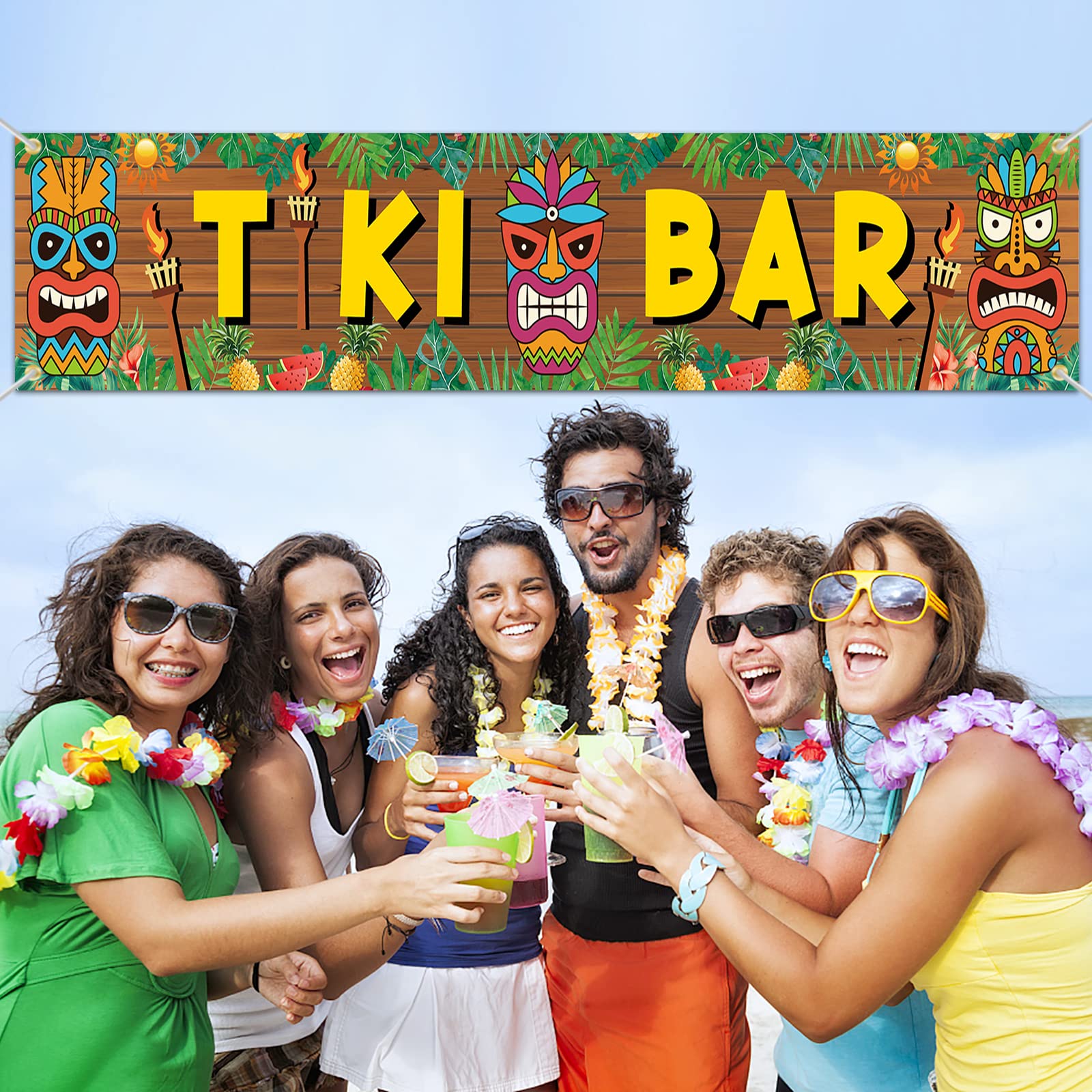 Ananas Avec Les Lunettes De Soleil Et Le Uit Photo Stock - Image Du