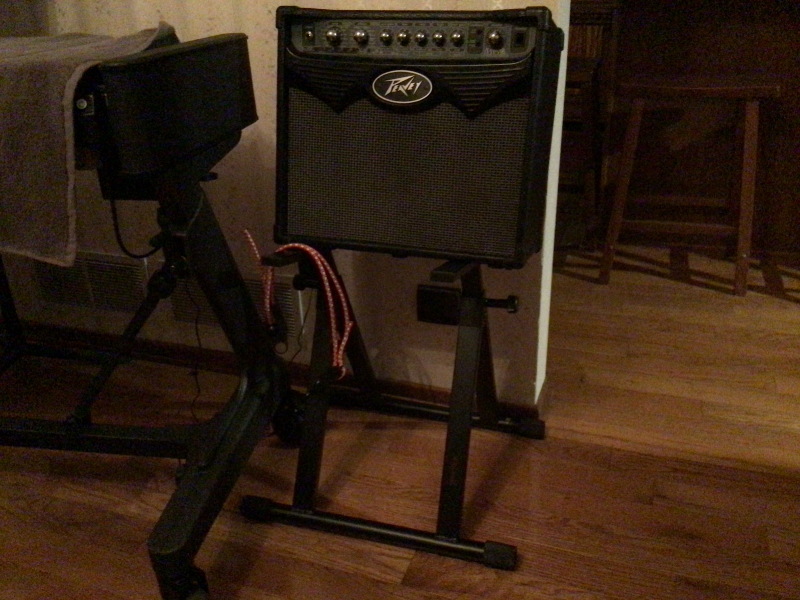 Amazon.com: Musician's Gear Deluxe Amp Stand Black : Musical Instruments