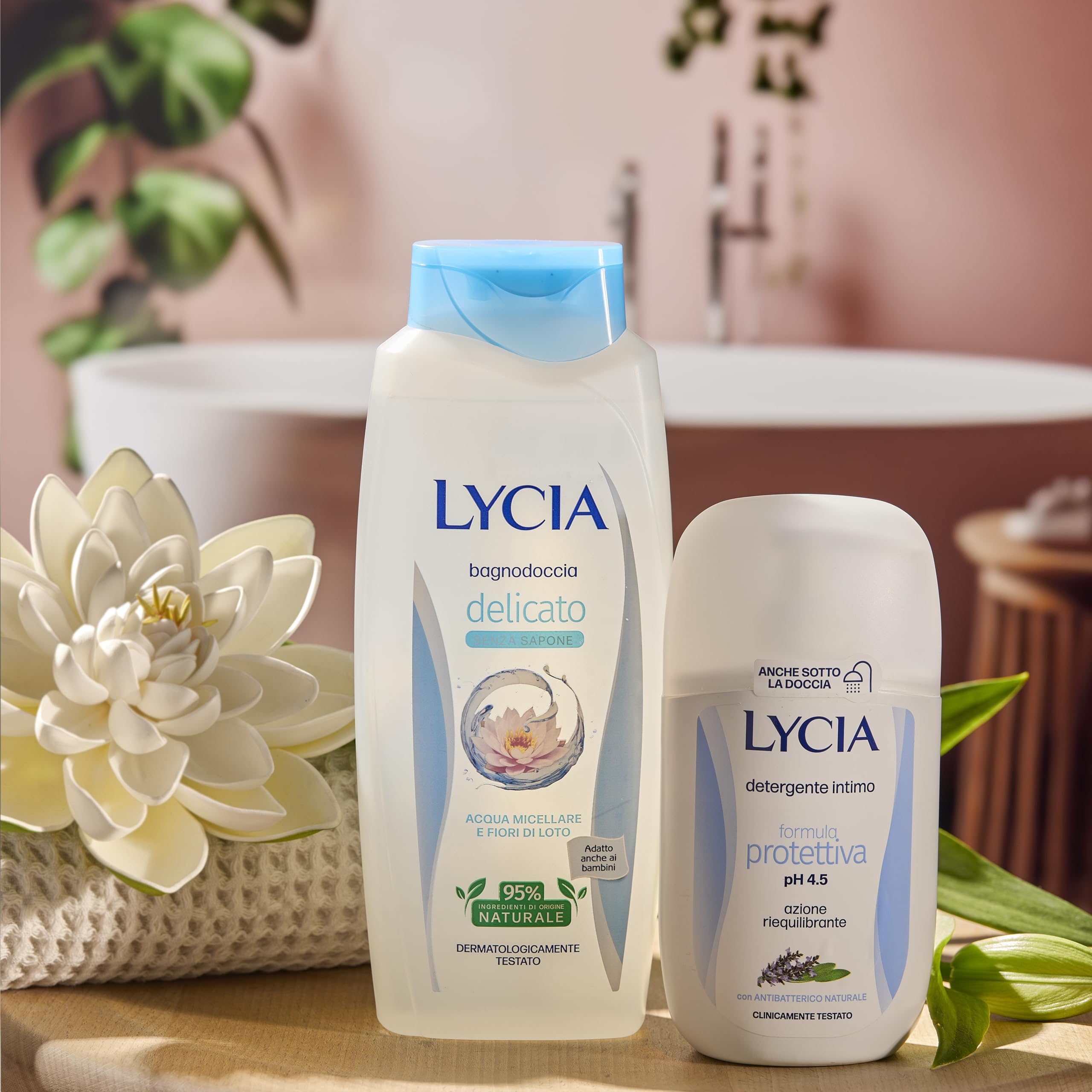 Lycia, Bagnoschiuma Delicato con Acqua Micellare e Fiore di Loto, Riduce la Sensazione di Secchezza, Deterge e Purifica Delicatamente, Adatto a Pelli Sensibili e ai Bambini, 750 ml