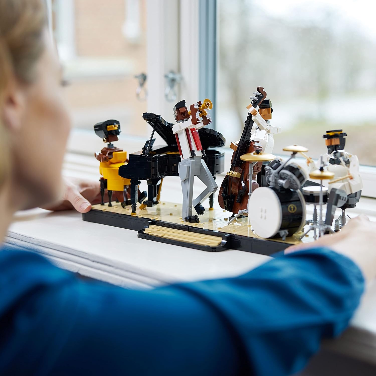 LEGO Ideas Jazz Quartet, Building Set for Adults Featuring Buildable Stage with 4 Band Musician Figures, Includes Piano, Double Bass, Trumpet, and Drum Kit Instruments, Great for Home Display, 21334