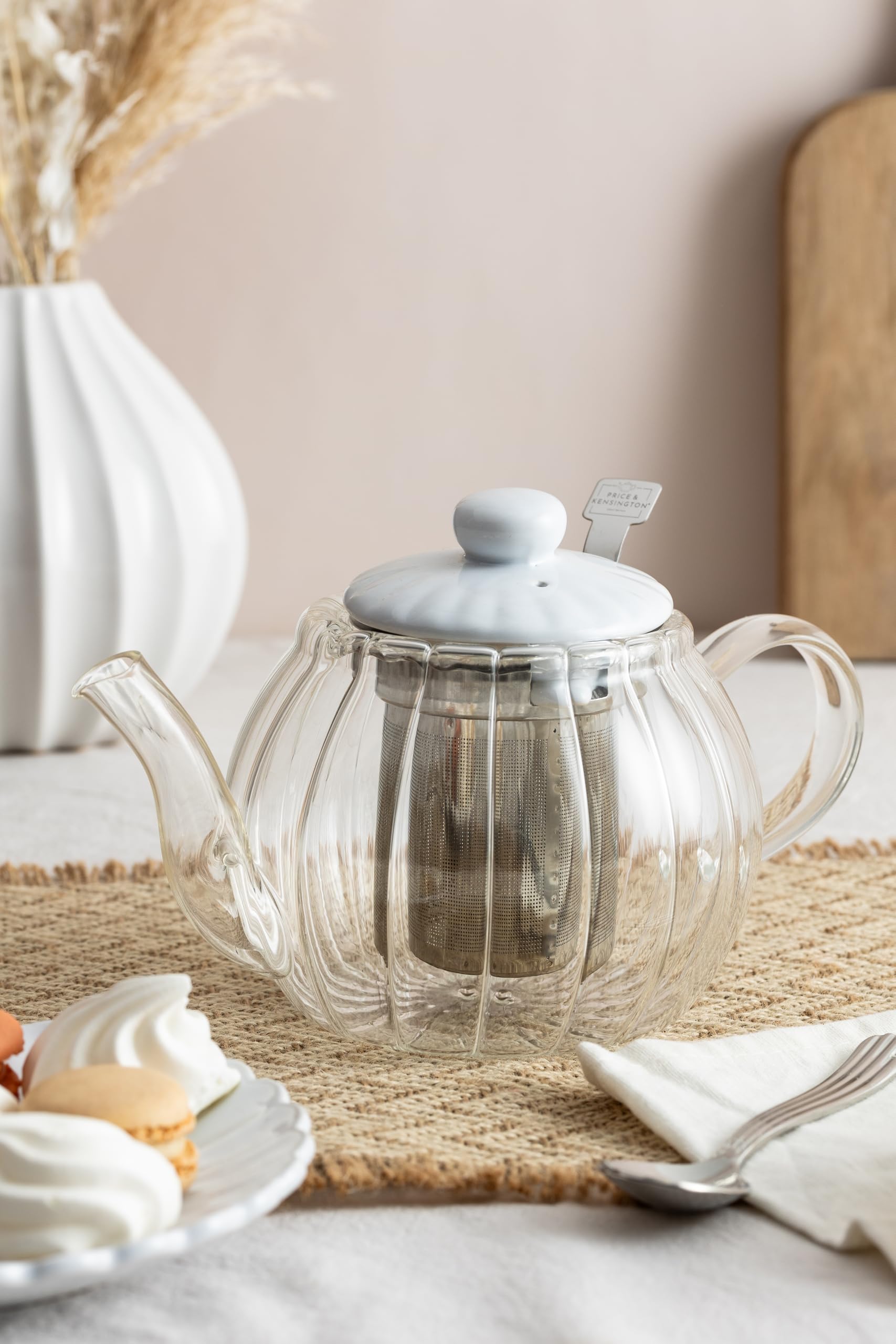 Price & Kensington Luxe szklany czajniczek z zaparzaczem ze stali nierdzewnej, 1000 ml, karbowany, wytłaczany szklany czajniczek z białą ceramiczną pokrywką, wylewka niekapiąca, ergonomiczny uchwyt i