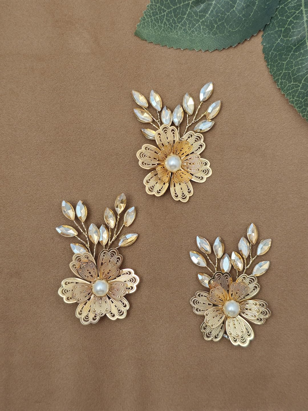 Elegant Gold Flower Hair Clips with Pearl Centre and Crystal Leaves, 3-Piece Bridal Hair Accessories, Wedding Leaf Blossom Clip for Women (Golden) Elegant Gold Flower Hair Clips with Pearl Centre and Crystal Leaves, 3-Piece Bridal Hair Accessories, Wedding Leaf Blossom Clip for Women (Golden)