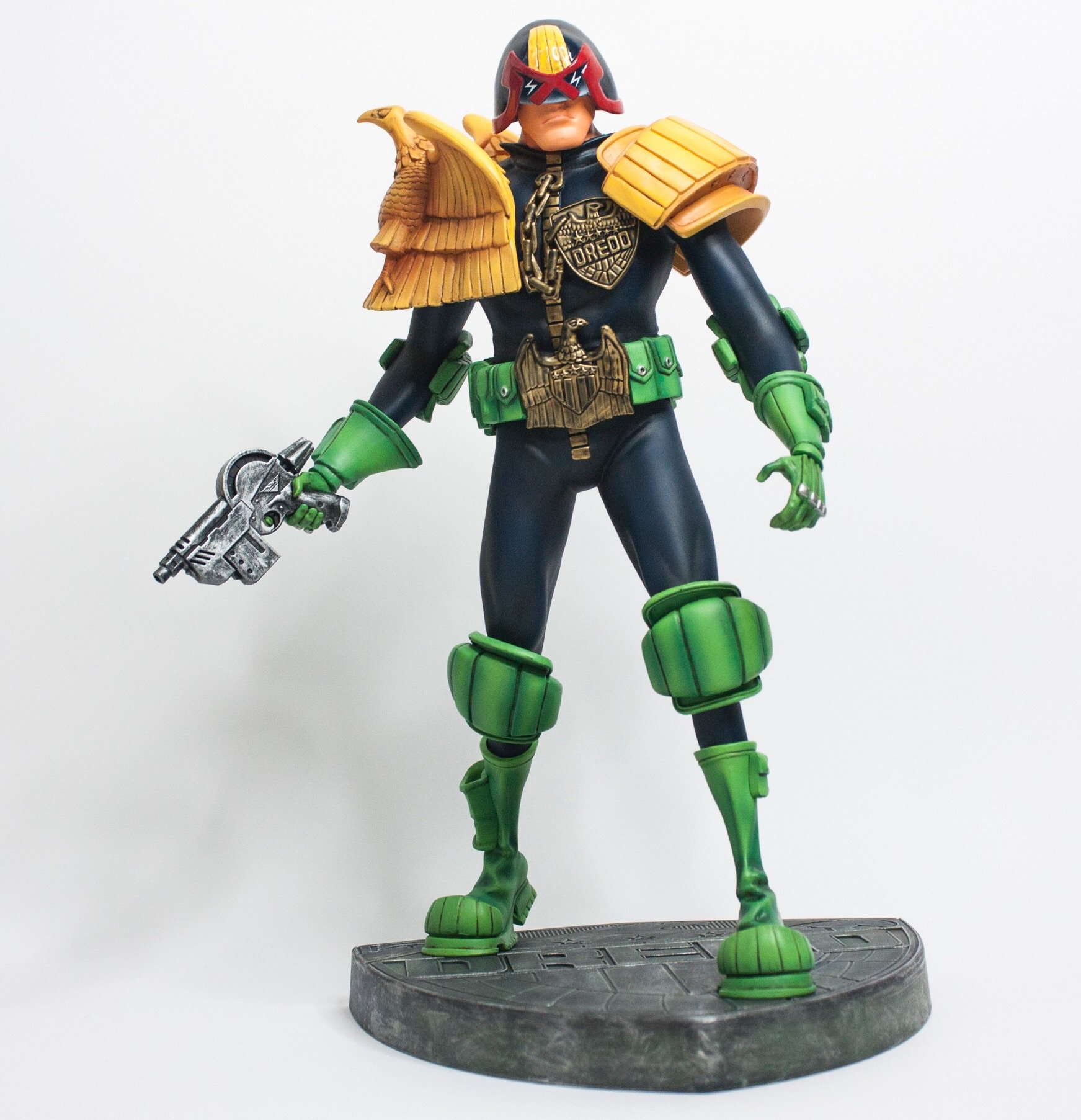 Diamond Comic Distributors Dark Horse Deluxe Judge Dredd: Artist Edition Vinyl Statue: Mike McMahon Version Statue