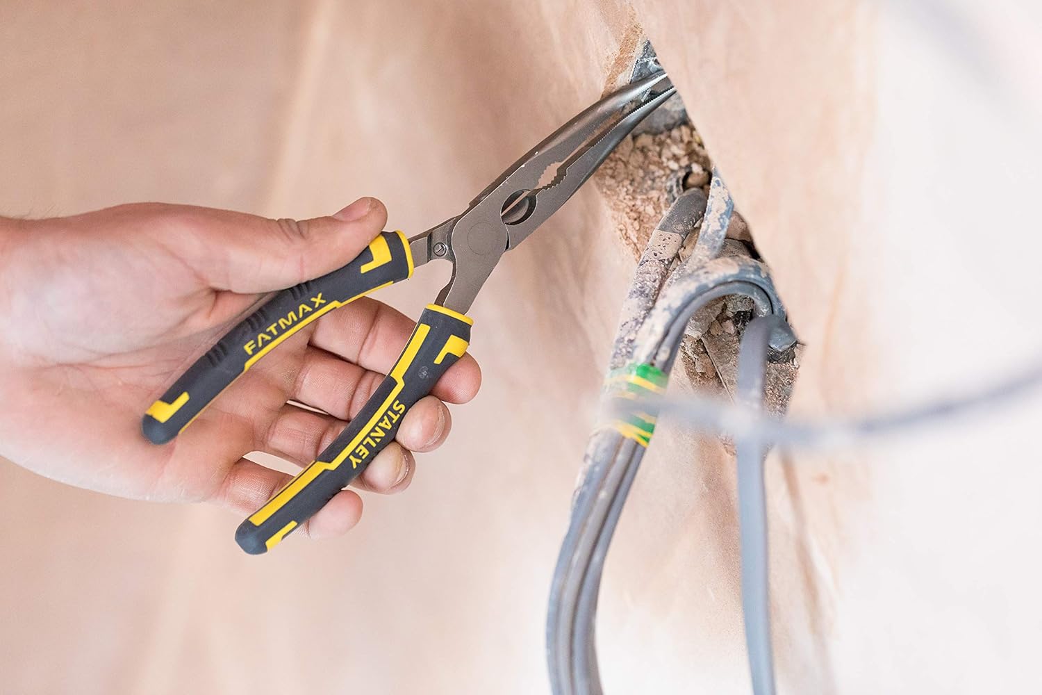 Stanley 0-89-872 Long Nose Plier bent, Black/Yellow