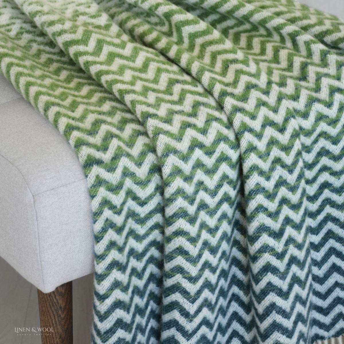 Linen & Cotton Zachte Warme Wollen Deken Kleurrijke Comfortabele Levendige Deken Aurora - 100% Nieuw-Zeelandse Wol, Donkergroen Groen Wit (130 x 170 cm) Plaid Gooi Sprei Bank Bed Fauteuil Lamswol