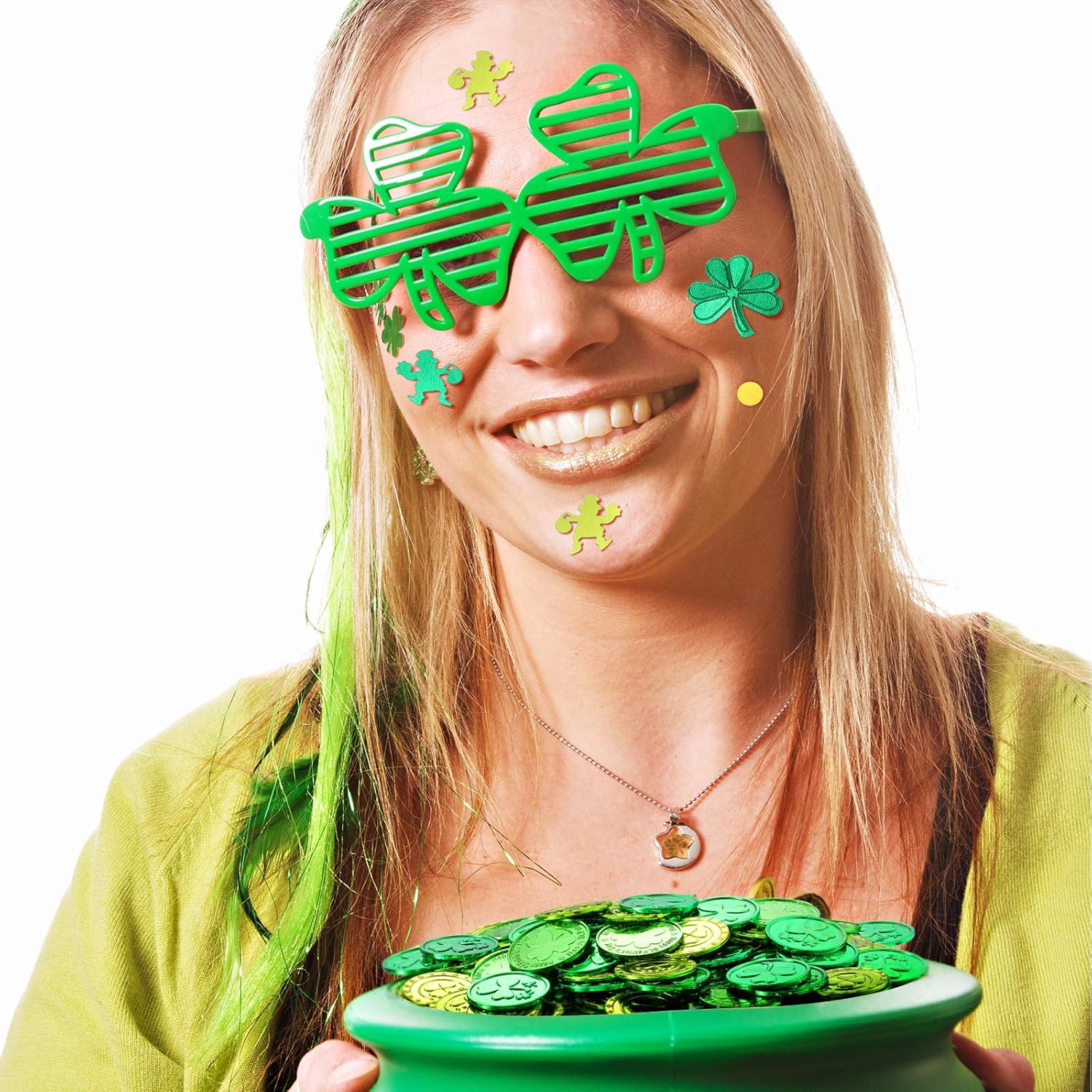 250 Pieces St Patricks Day Coins Decorations Green Plastic Lucky 3/4-leaf Shamrock Clover Coin Leprechaun Gold Green Shamrock Confetti Decor Centerpiece for table Irish St Patricks Day Party Favor