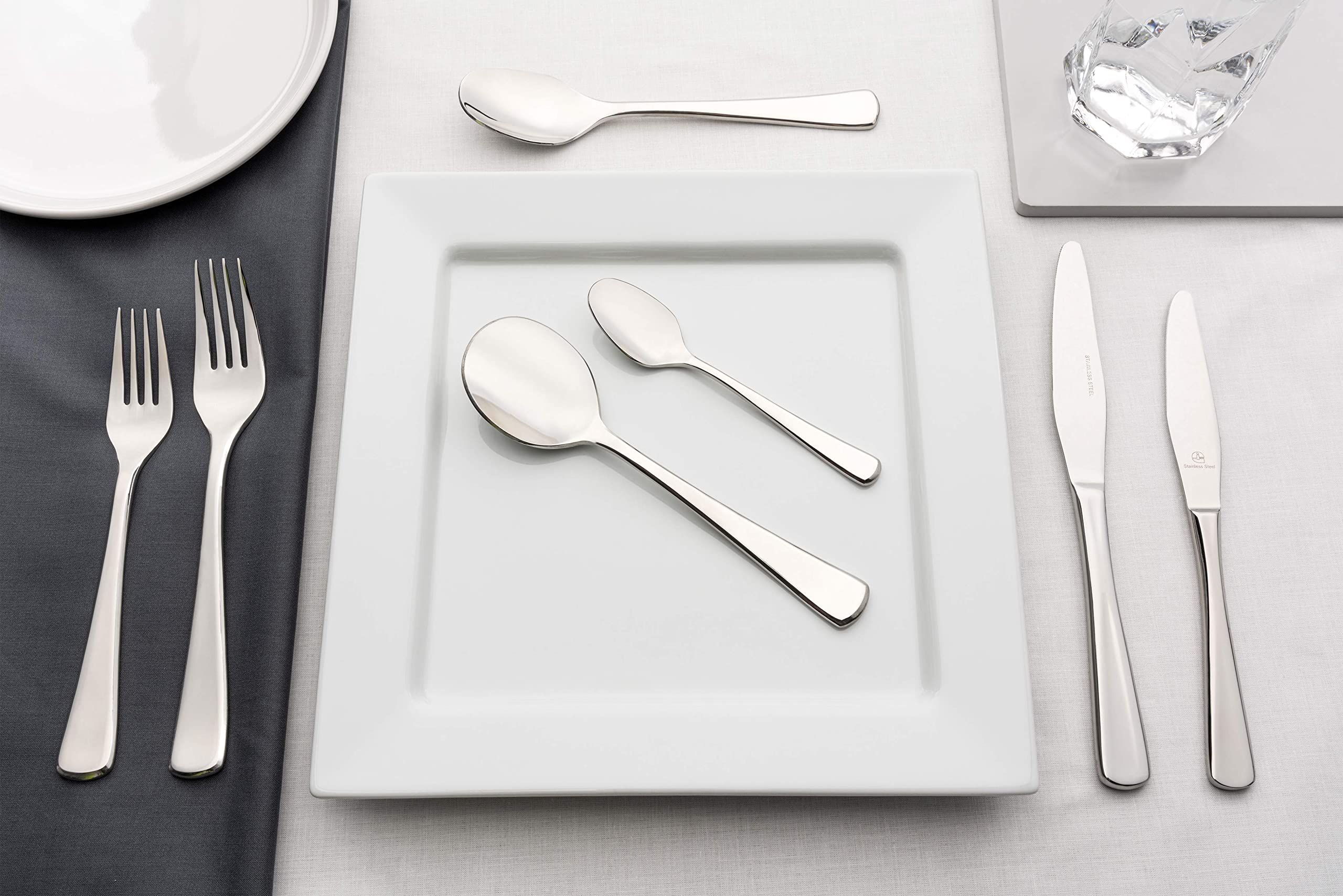 Rockingham Forge Designer Collection Jubilee - Set di 12 coltelli da tavola in acciaio INOX 18/10 forgiato, 225 mm, finitura lucida