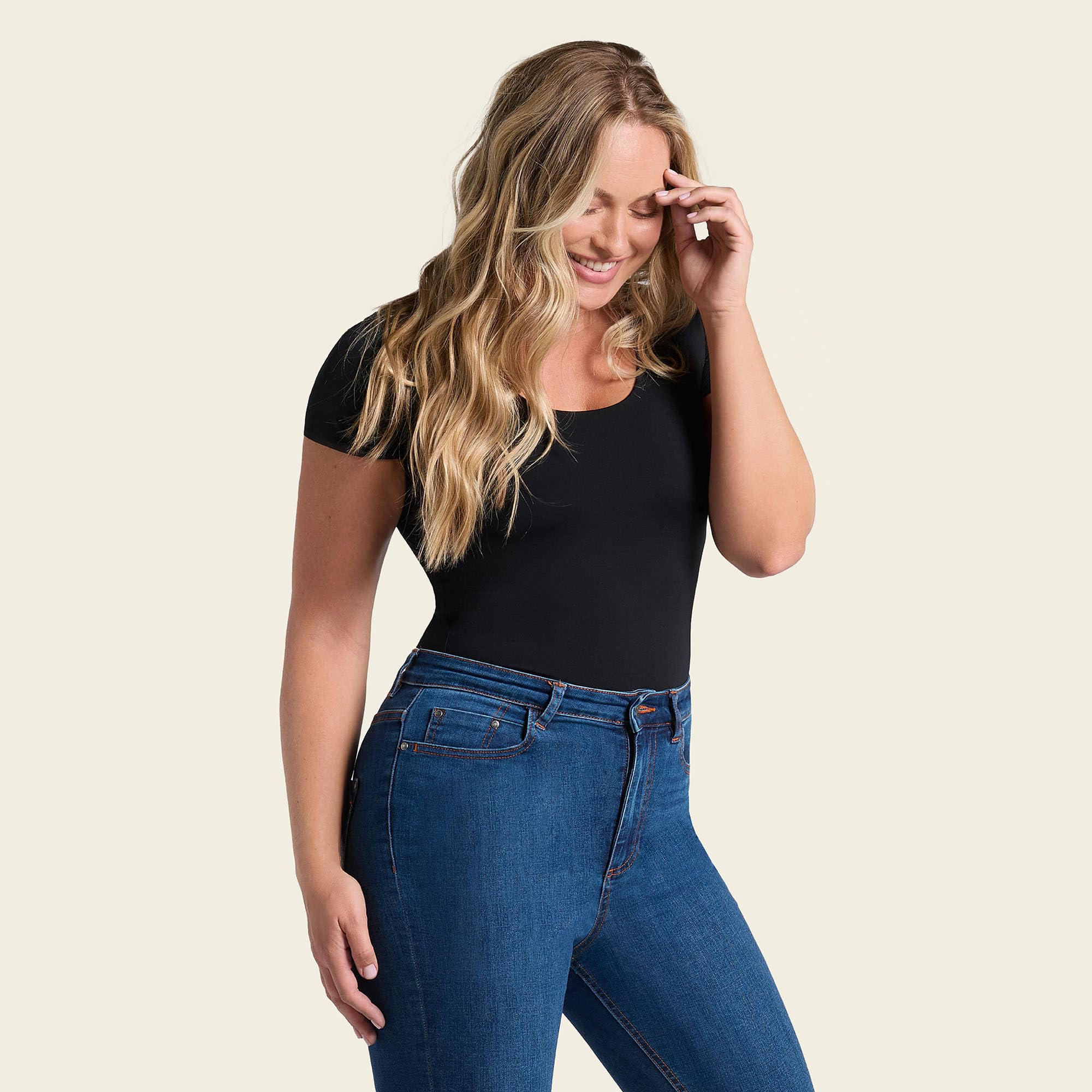 Leonisa Essential Boldly - Body moldeador de manga corta para mujer, cuello redondo