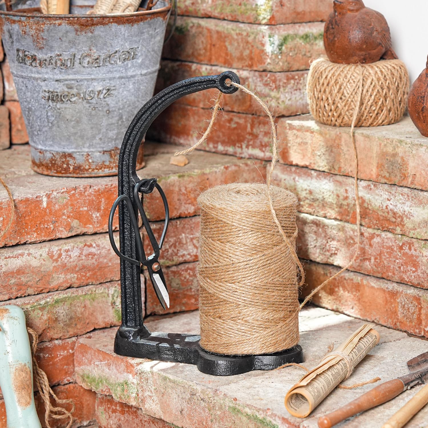 Sungmor Gusseisenhalter für den Garten, 300 m Natürliche Juteschnur & Seil Rack & Schere – dekorative & praktische Heimkunst Handwerkzeuge