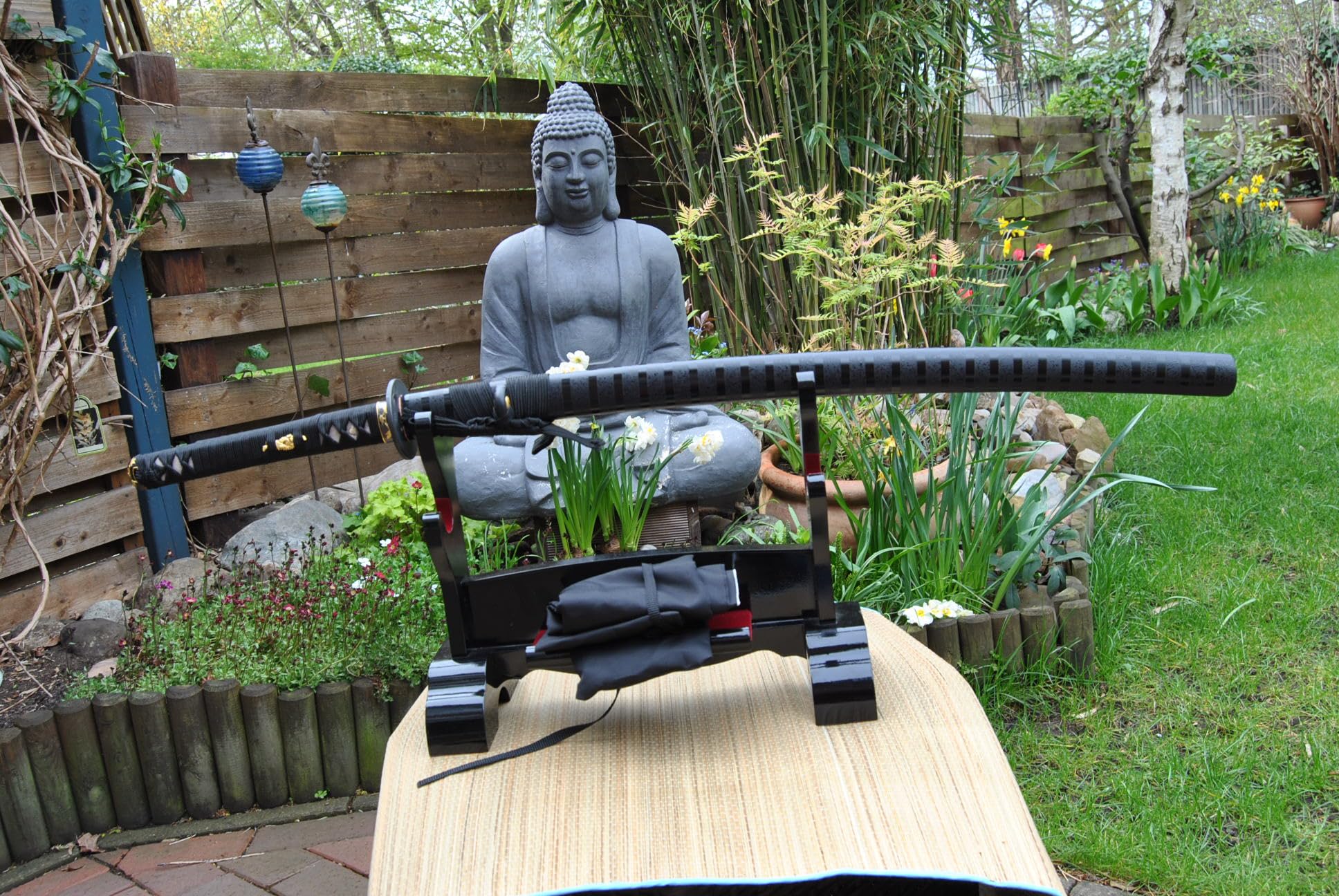 Samurai Schwerter Bamboo Katana Schwert - scharf, echt & handgeschmiedet - gefaltetes Katana Schwert ohne Ständer - echtes Japanisches Samurai Sword aus Kohlenstoffstahl - Japan Deko Katanas