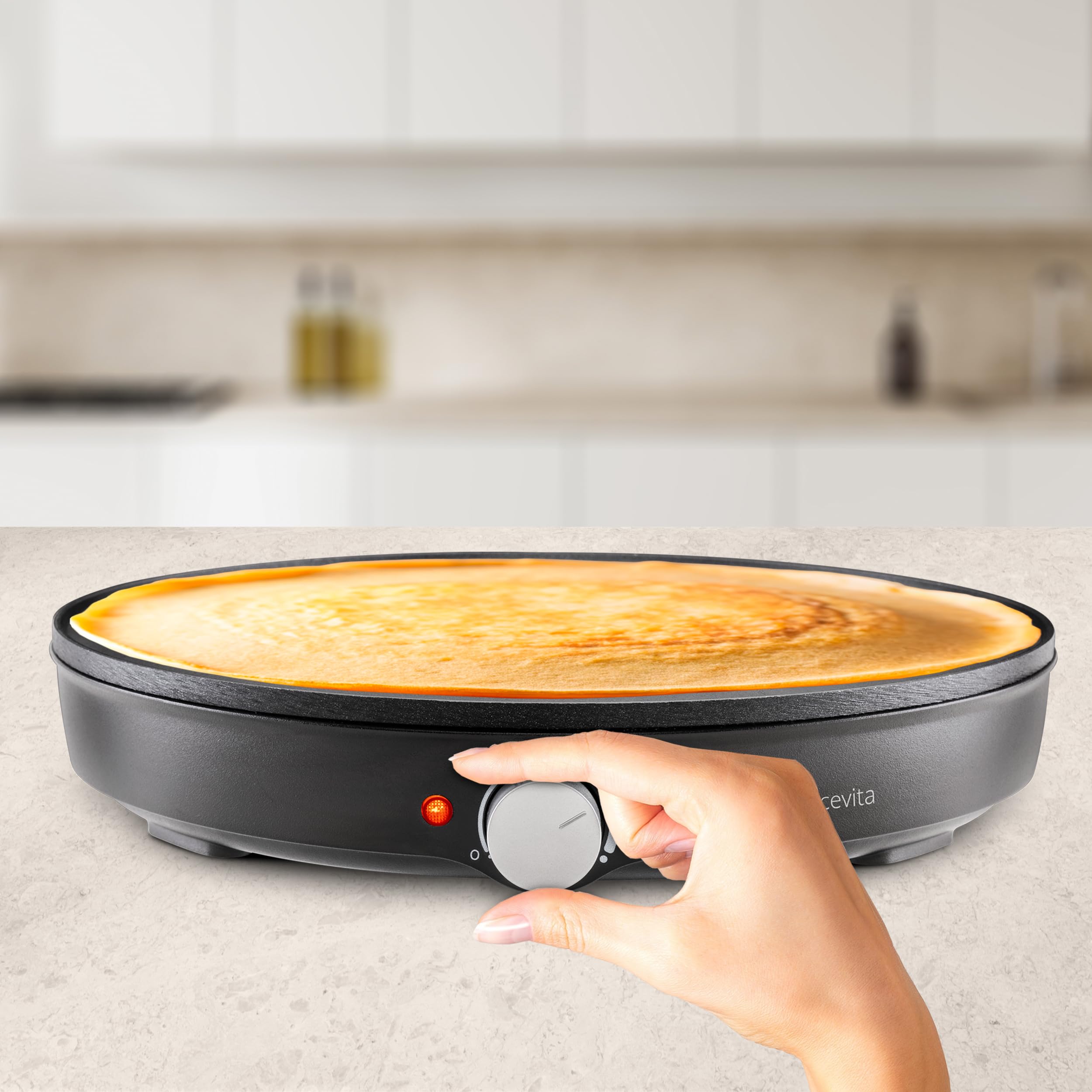Ufesa Crepera Dolcevita 1000W, Placa Antiadherente de 30 cm, Control de Temperatura Ajustable, Luz Indicadora con Termostato, Seguridad Térmica, Pies Antideslizantes, Accesorios Incluidos
