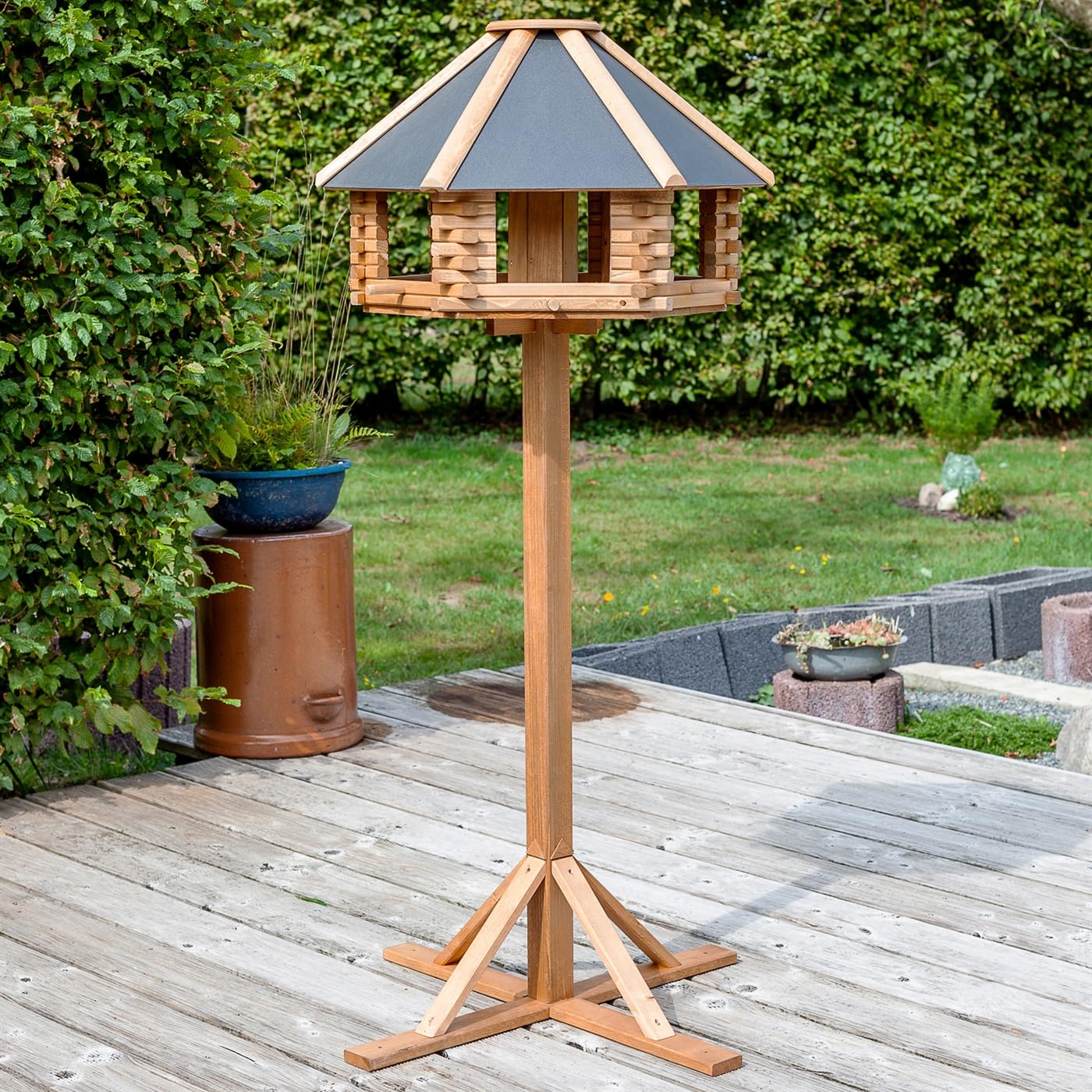 VOSS.garden Holzvogelhaus Tofta mit Metalldach und Ständer, sechseckig, Vogelvilla Vogelfutterhaus Vogelfutterstation Sitzstangen