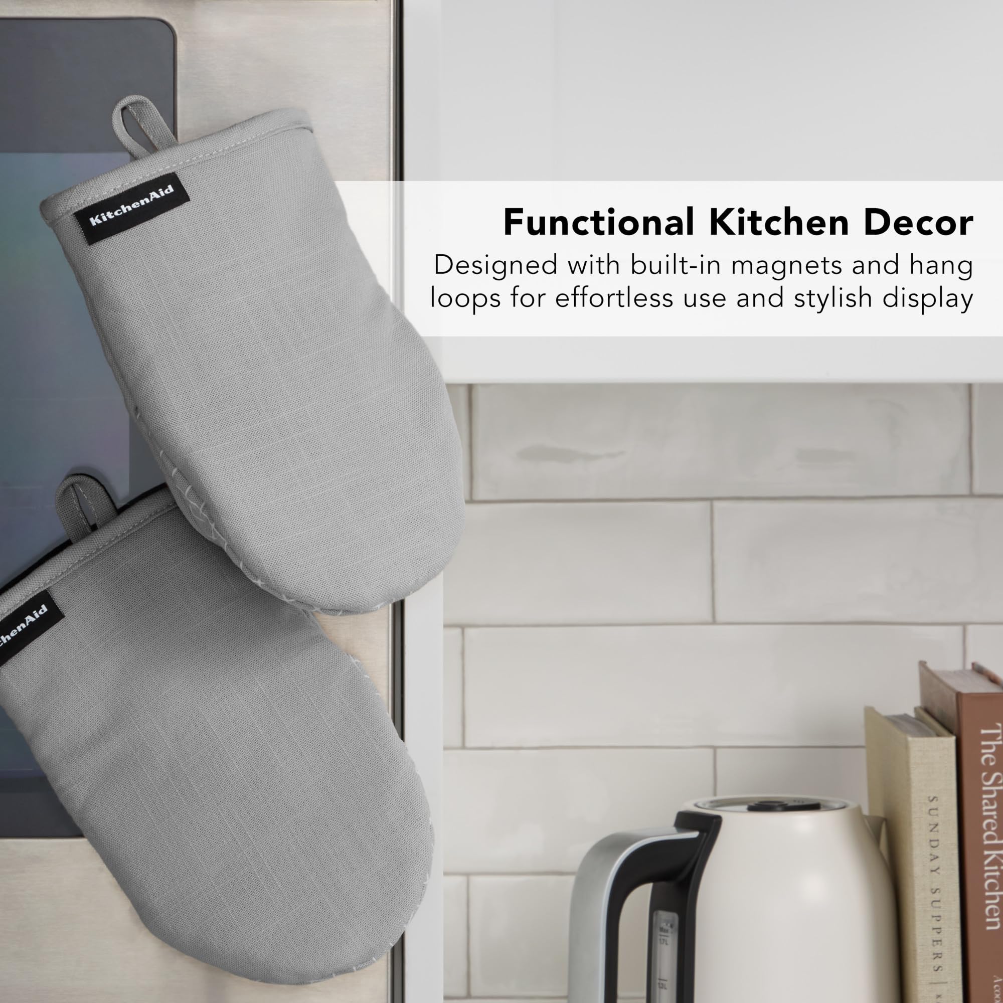 KITCHENAID Gourmet Series Gridlines - Set di 2 mini guanti da forno, resistenti al calore fino a 315,6 °C, impugnatura in morbido silicone, polsino magnetico, grigio opaco, 14 x 22,9 cm