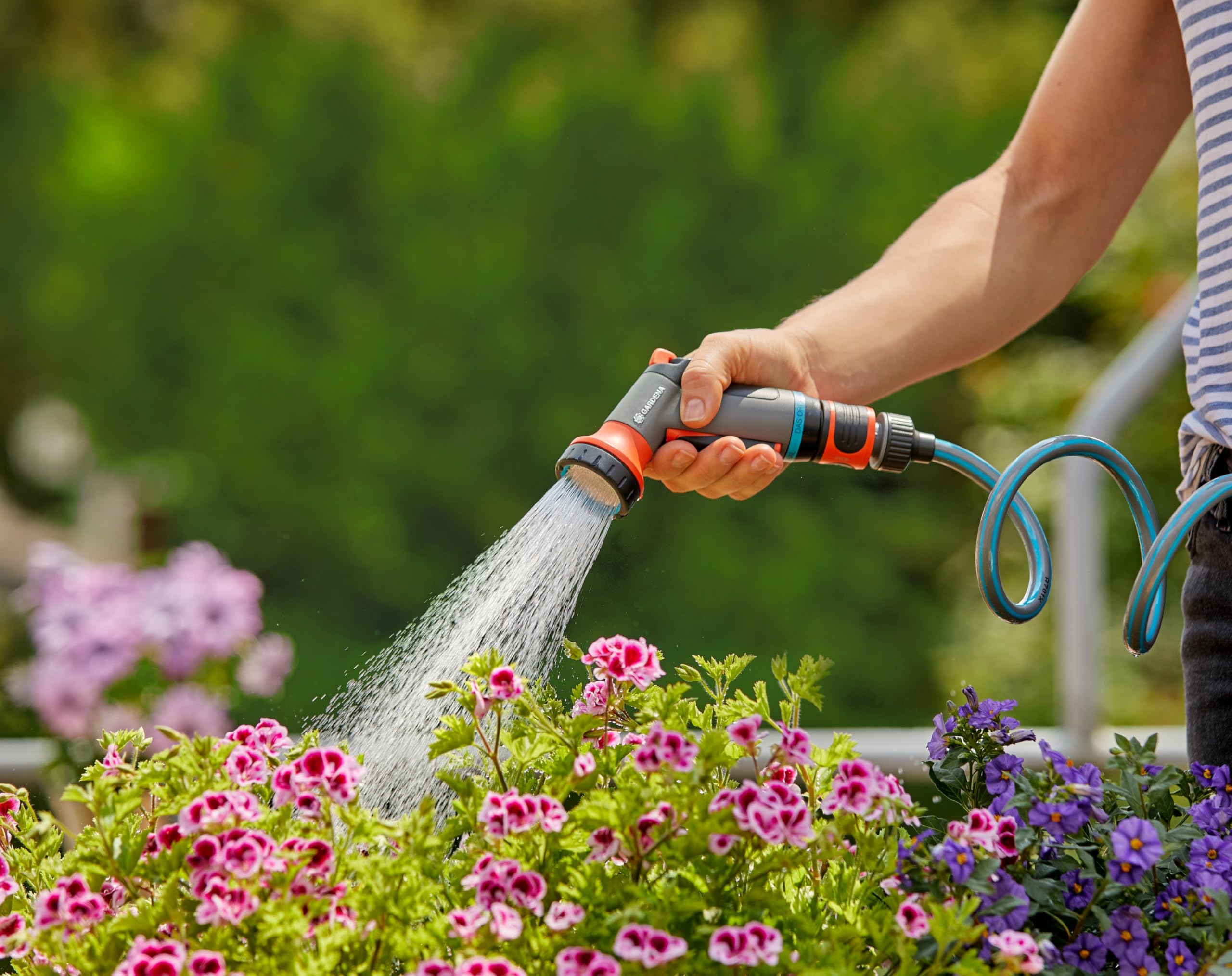 Gardena Attrezzatura di base per interni: set di base composto da raccordo per rubinetto interno, raccordo per tubo flessibile, rubinetto di arresto dell'acqua e doccia da balcone