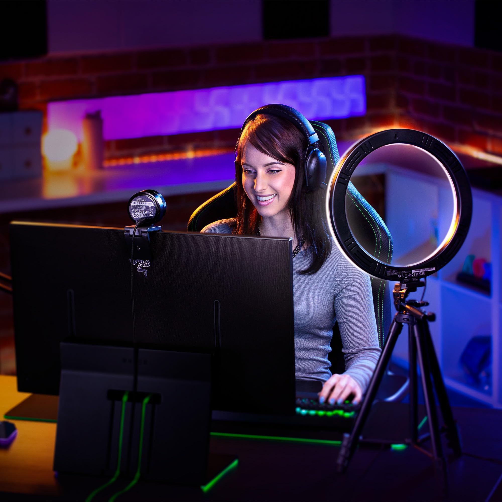Razer Ring Light - 12-calowa lampa pierścieniowa LED USB + Statyw do streamingu z komputerów PC i urządzeń mobilnych (Regulowane spektrum światła, Wszechstronne opcje mocowania) Czarny