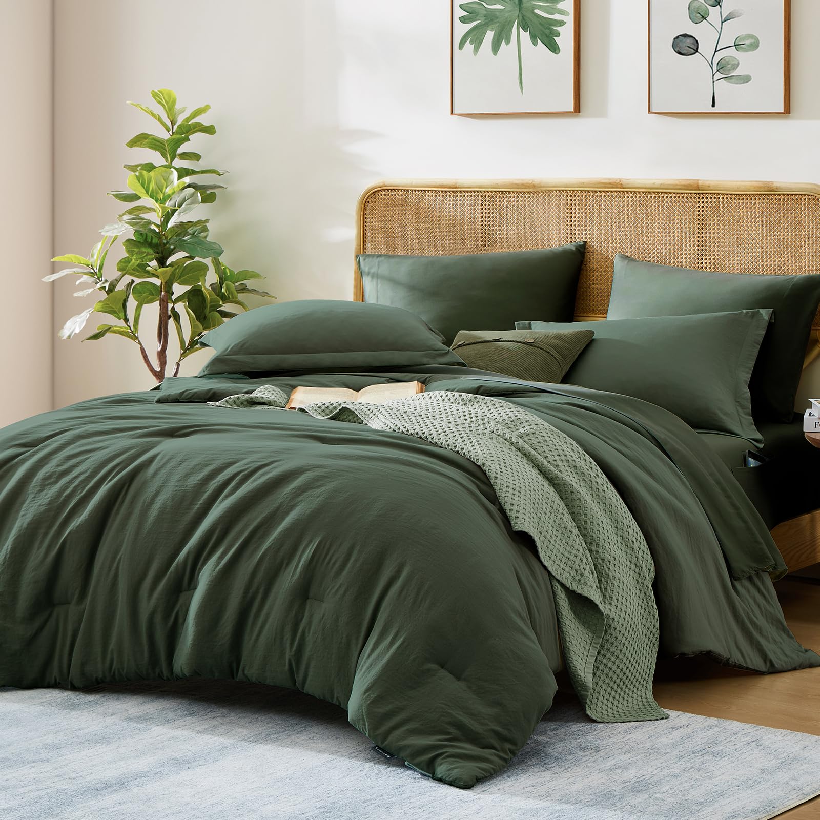 Condition photo showing New/Like New for wrensonge queen comforter set - 7 pieces deep forest soft bed in a bag queen with fitted sheet, flat sheet, 2 pillow shams, and 2 pillowcases- warm bedding sets for all season