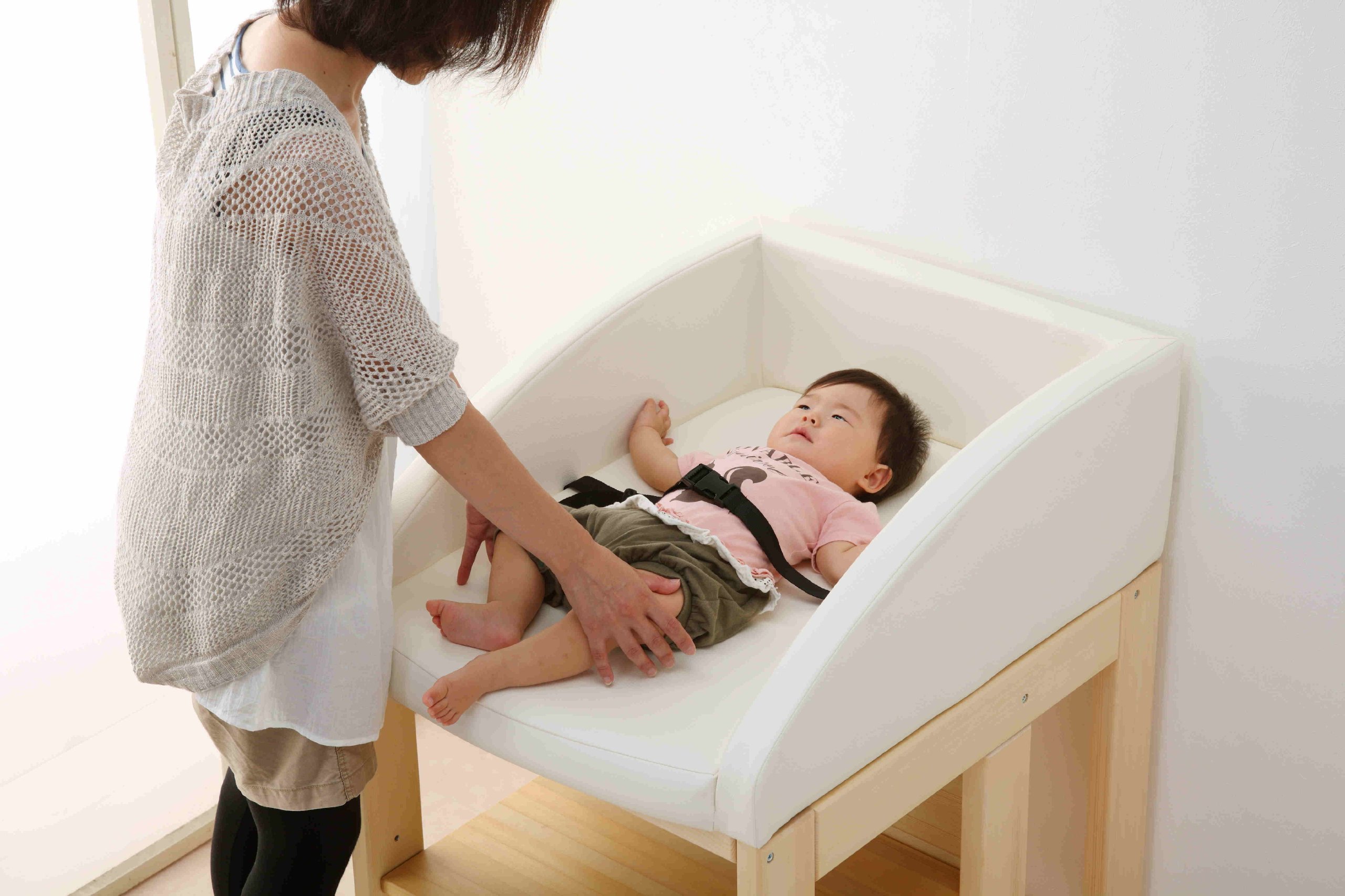 Amazon.co.jp: ヤマサキ 業務用おむつ交換台 ナチュラル G-002 : 産業 