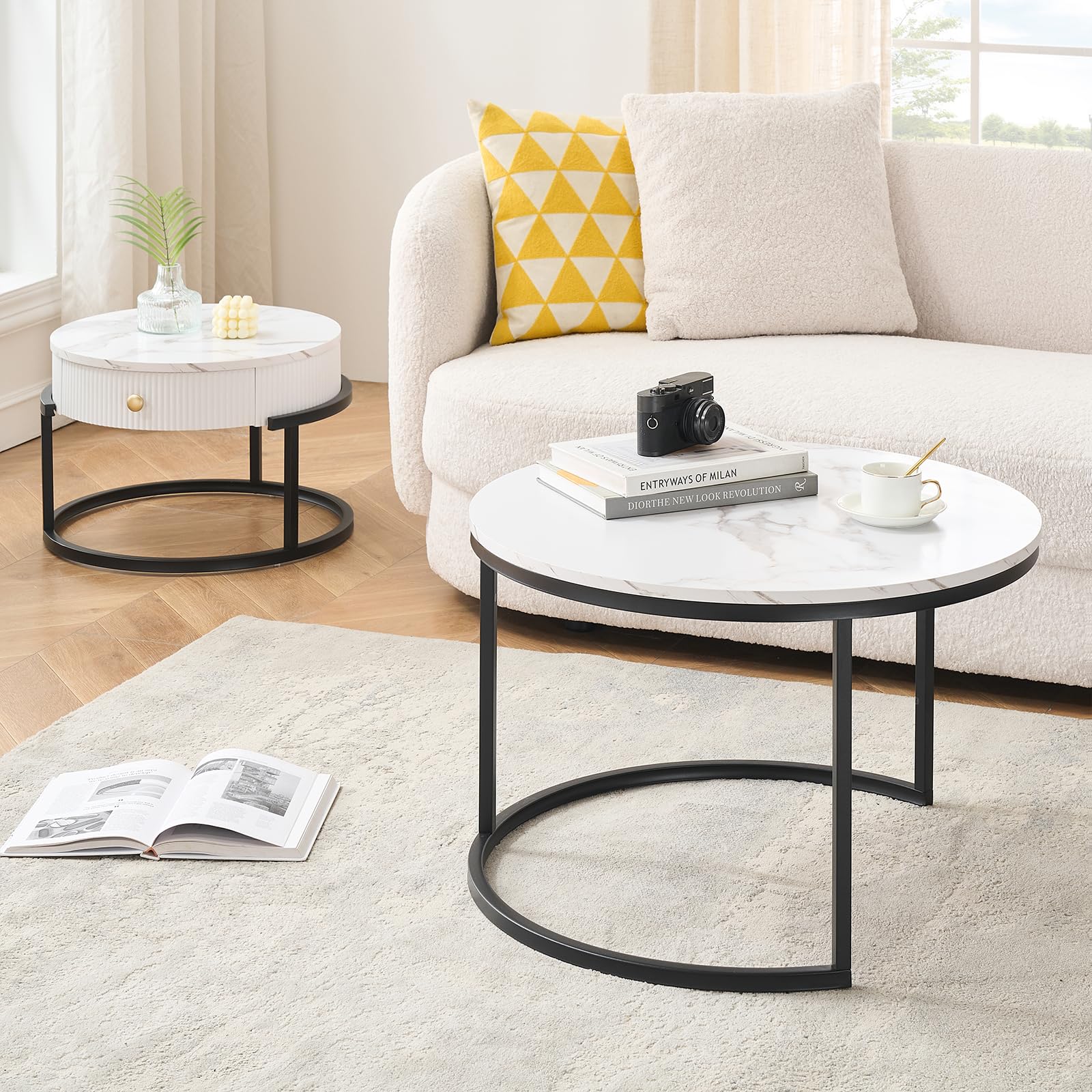 Tavolo Rotondo con cassetto, Tavolino Salotto Moderno con cornice nere, Tavolo Soggiorno con effetto marmo, set di 2 pezzi da Tavolino Rotondo