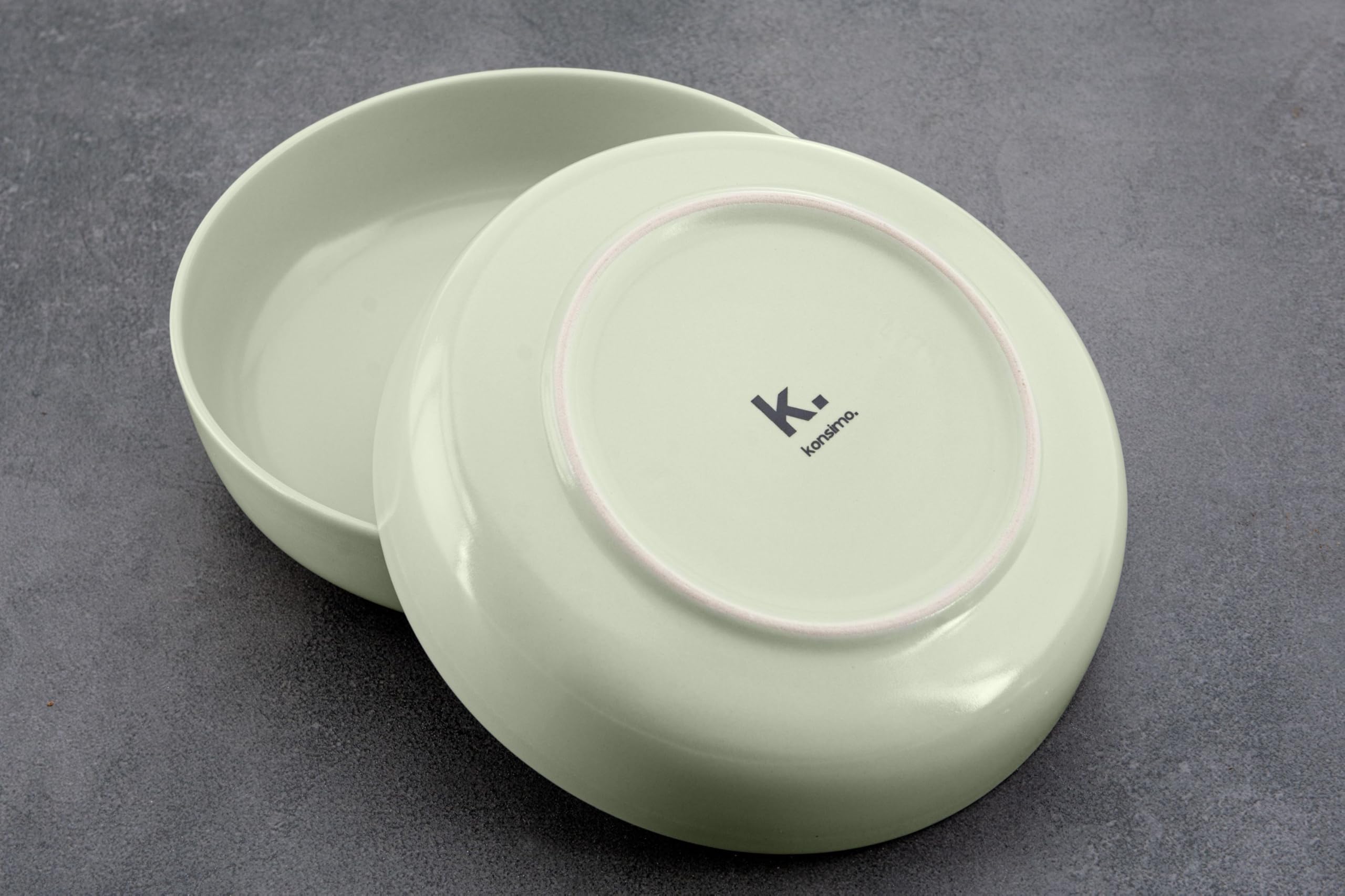 Konsimo. Lot de 6 assiettes creuses élégantes en céramique - Assiettes à pâtes et assiettes creuses pour 6 personnes - Assiettes à salade VICTO passent au micro-ondes - 18,5 cm - Beige/vert mat
