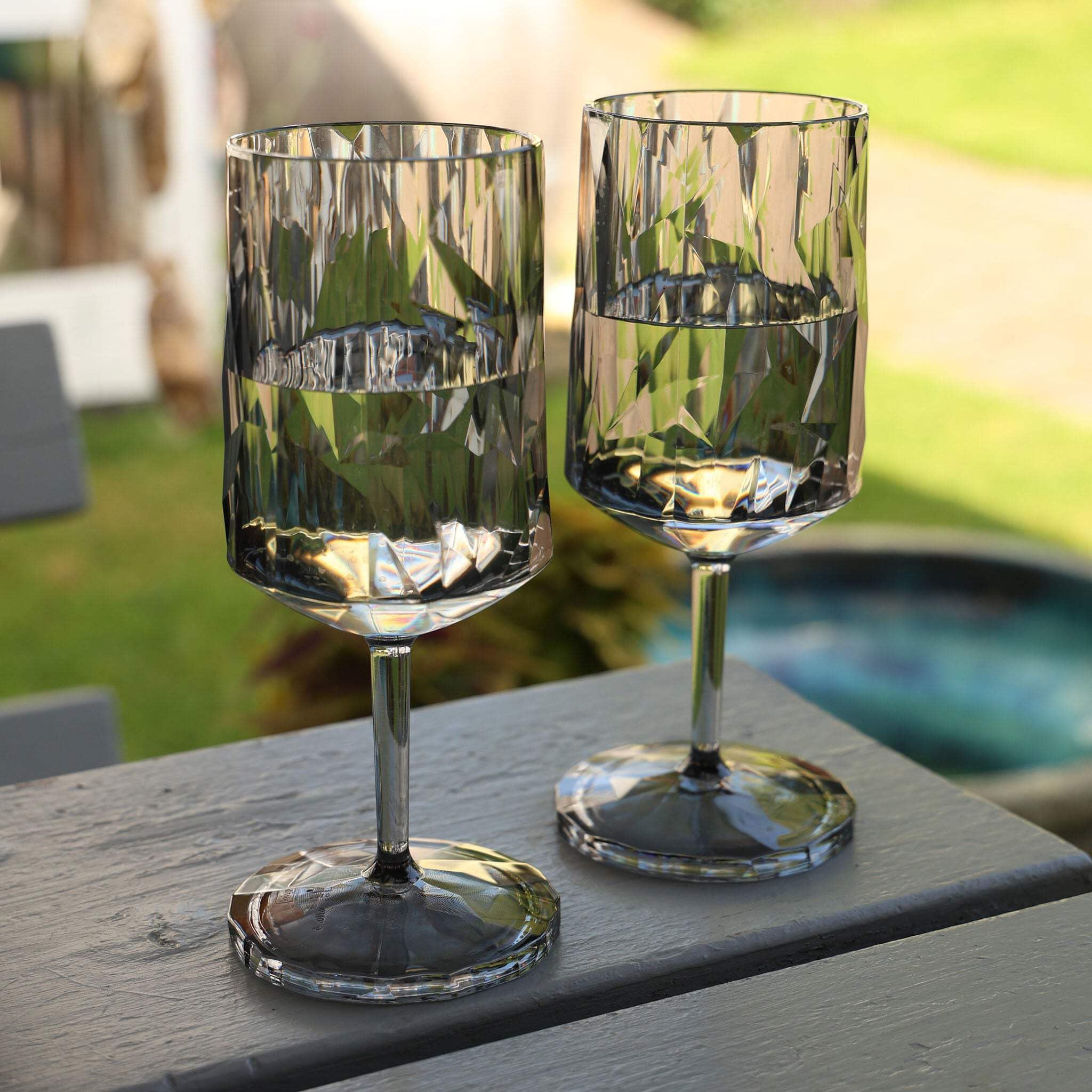 Koziol Superglas Club No. 4, 2 pezzi, 300 ml, bicchieri da vino e aperitivo con manico in plastica trasparente, lussuosi, infrangibili, riutilizzabili, feste, campeggio, set da 2 (grigio trasparente)