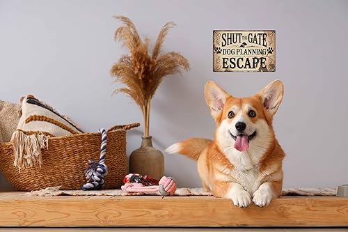 Miniatura 4 de Letrero de metal retro con texto en inglés "Shut The Gate", diseño de perro planeando escape, 8 x 12 pulgadas, decoración de pared