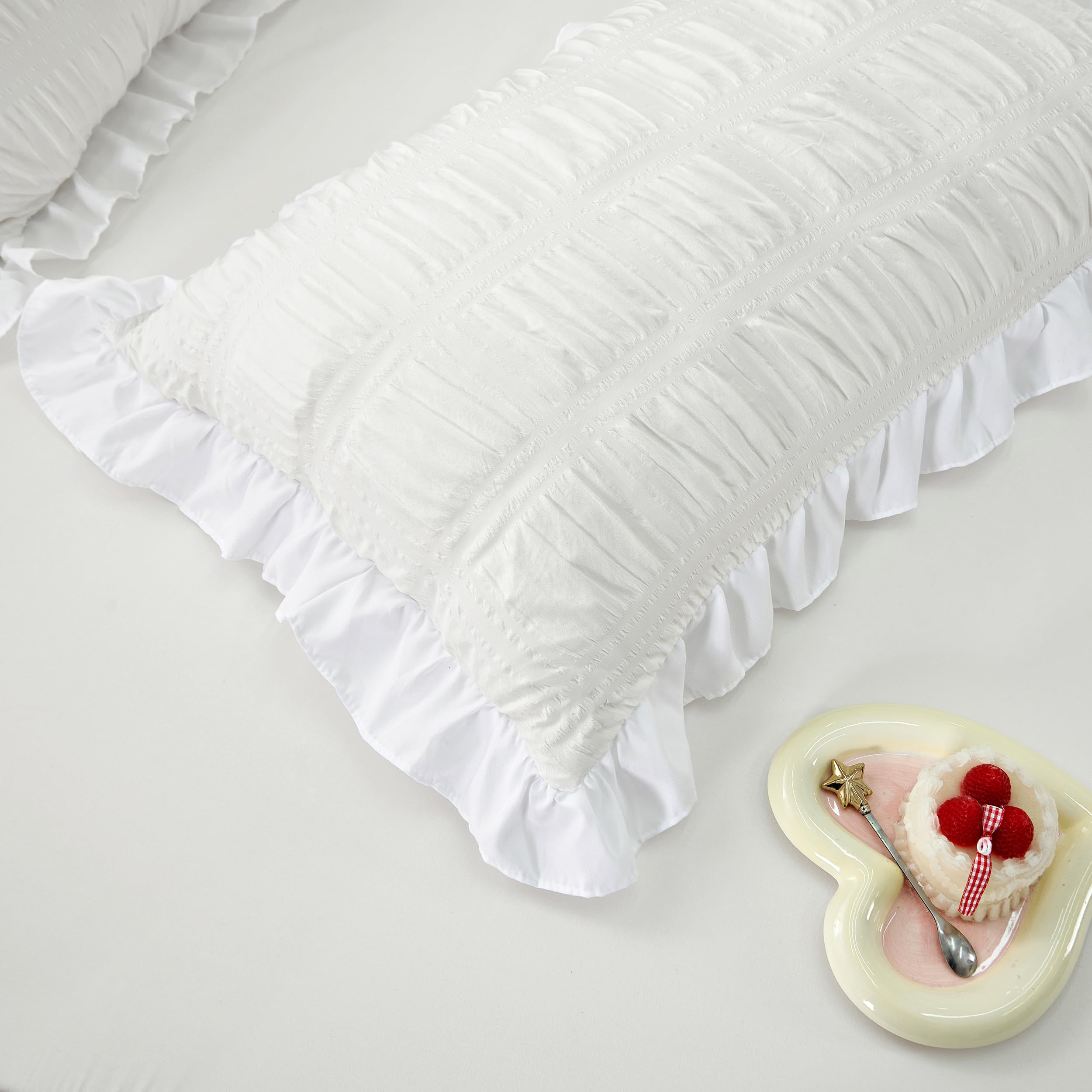 GETIYA Fluffy Seersucker Bed Linen, 135 x 200 cm, Elegant White Bed Linen, Girls, Women, Aesthetic Ruffle Bed Linen, Microfibre, Plain Duvet Cover, Single Bed with 1 Pillowcase 80 x 80 cm Product Image 6