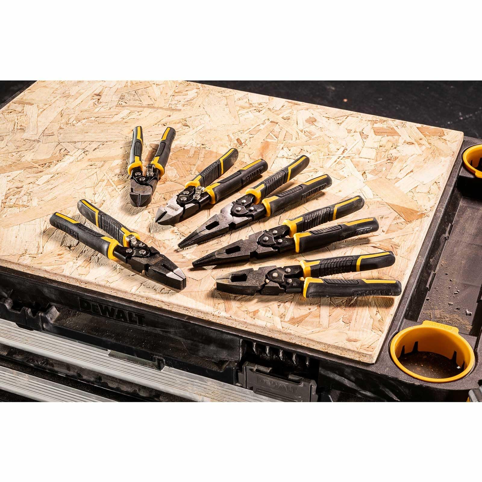 DeWALT ToughSystem DXL Tower 4in1 Werkzeugwagen DWST60520-1