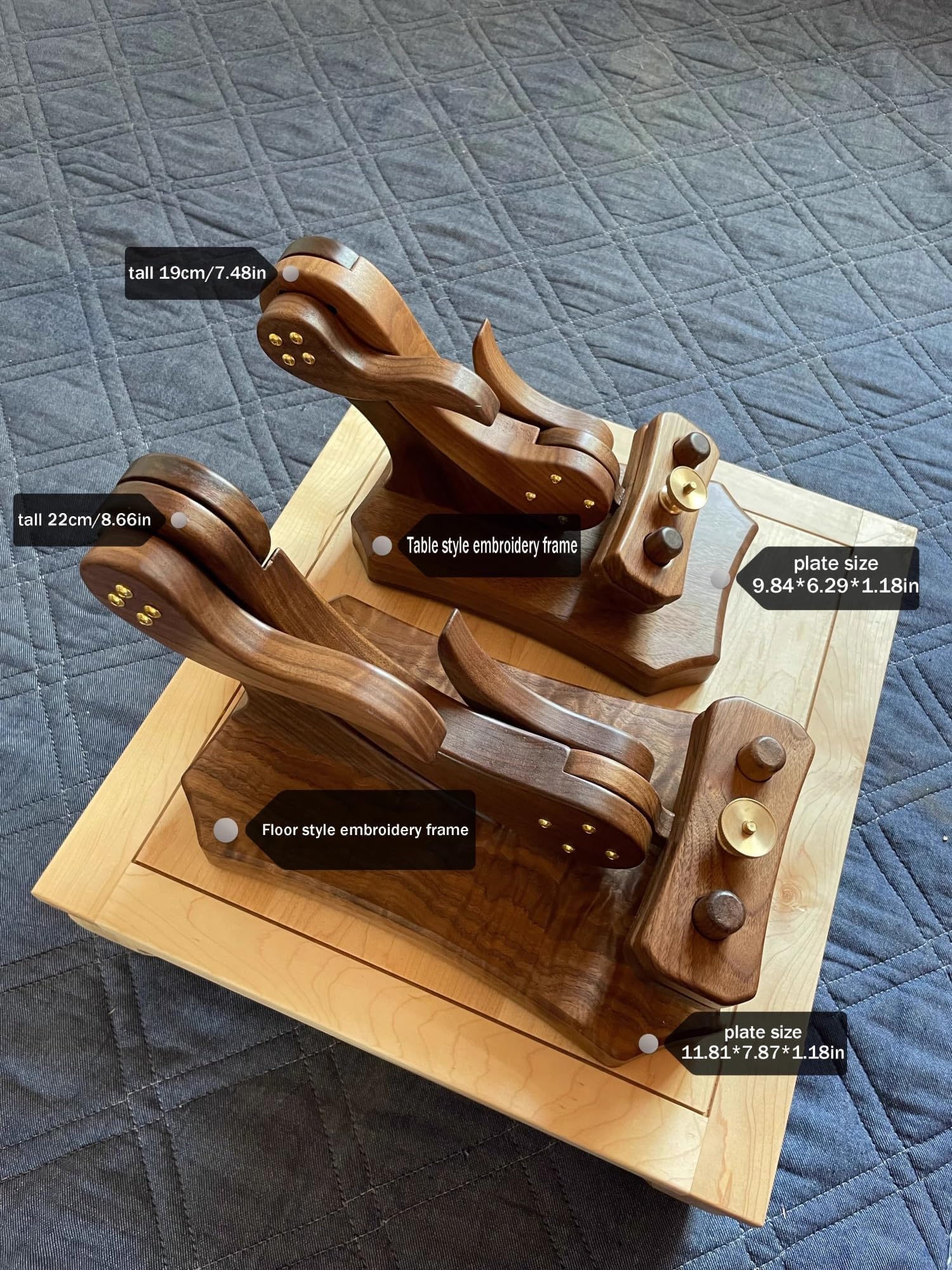Este Soporte de Bordado Ajustable con Marco de Madera Maciza es un Soporte de Suelo para Aros de Bordado, Manualidades y Costura, Duradero y Elegante.